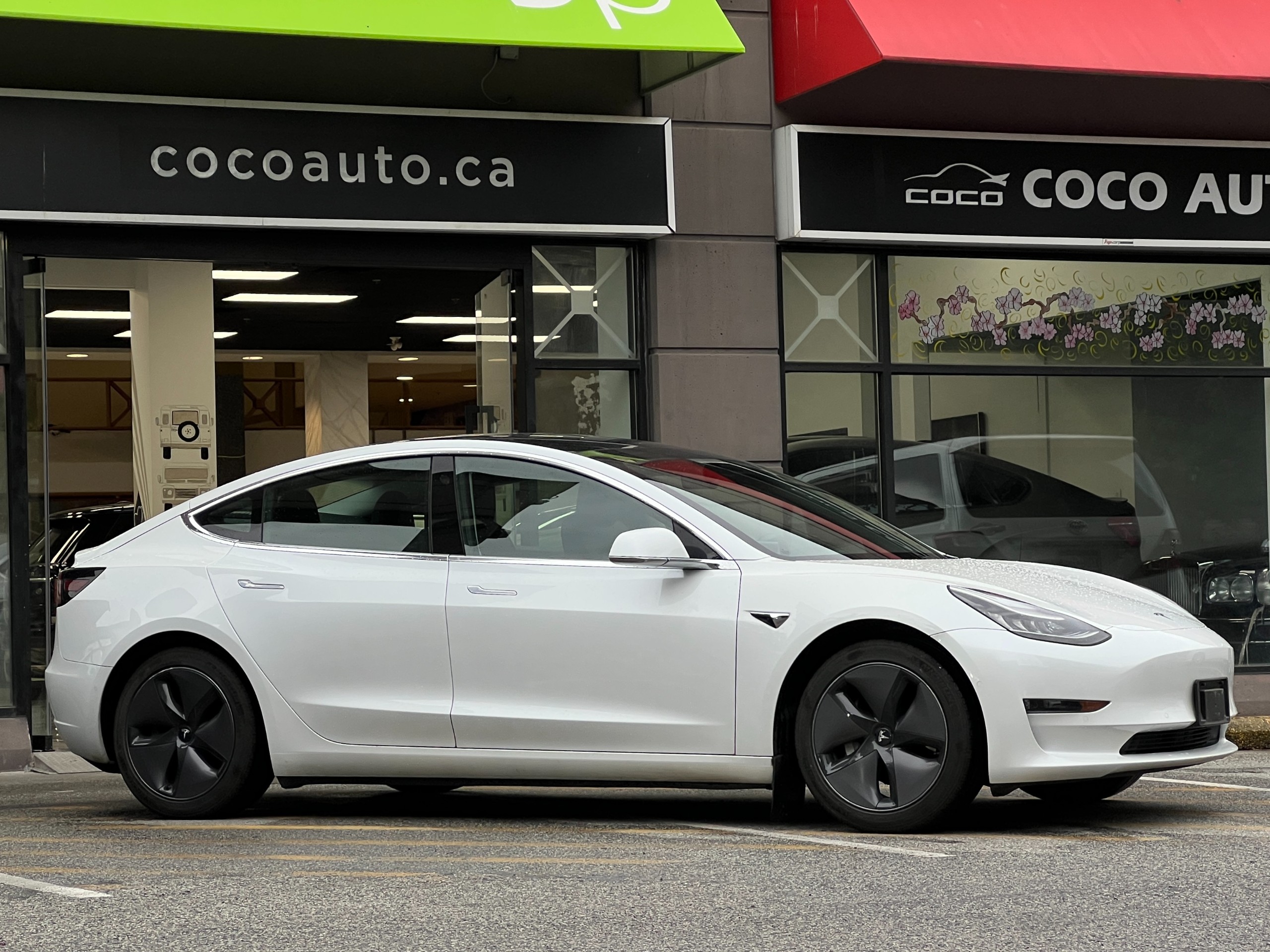 2020 Tesla model 3 sr+ |clean title |BC Local - Image 2