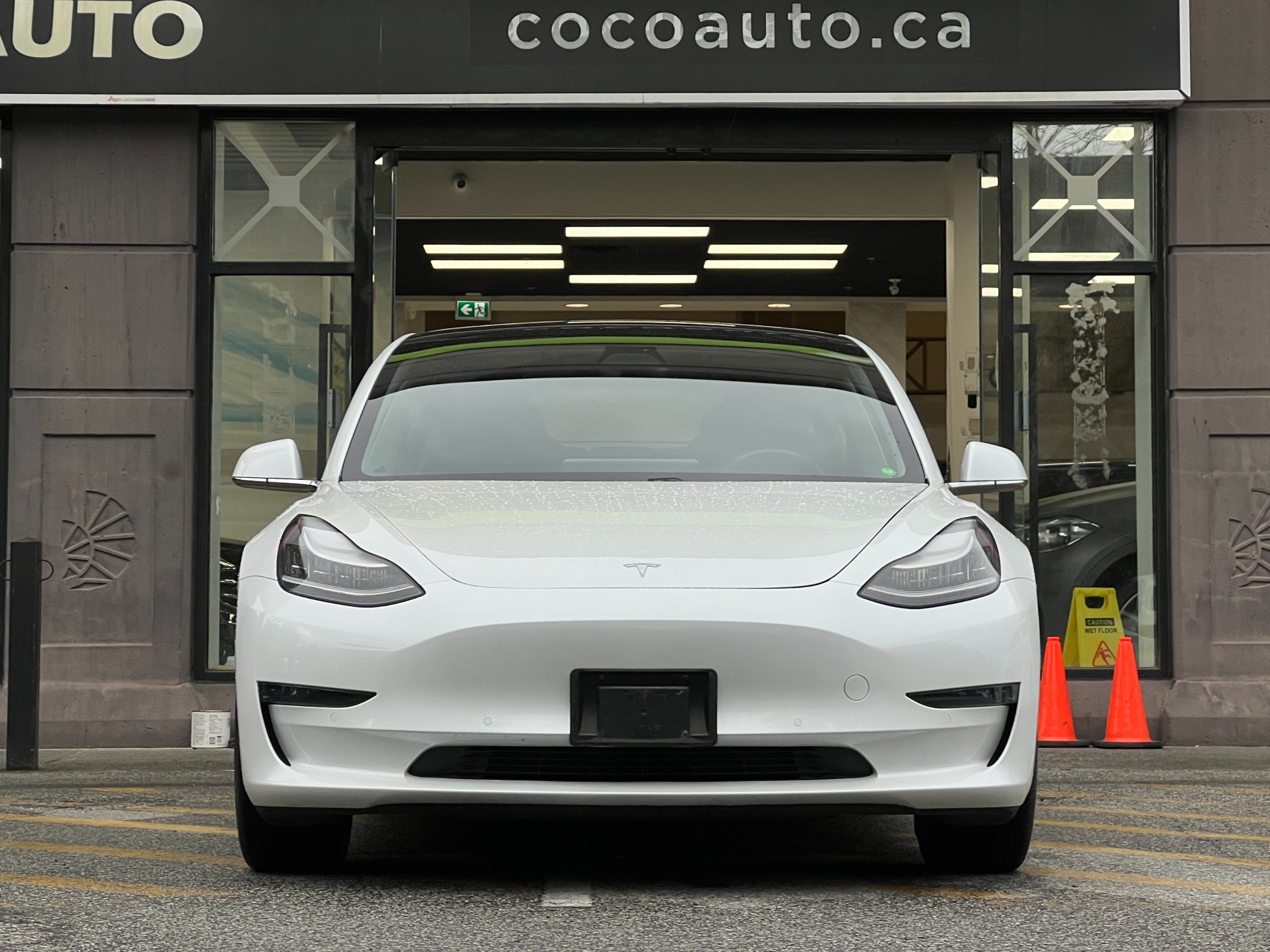 2020 Tesla model 3 sr+ |clean title |BC Local - Image 3