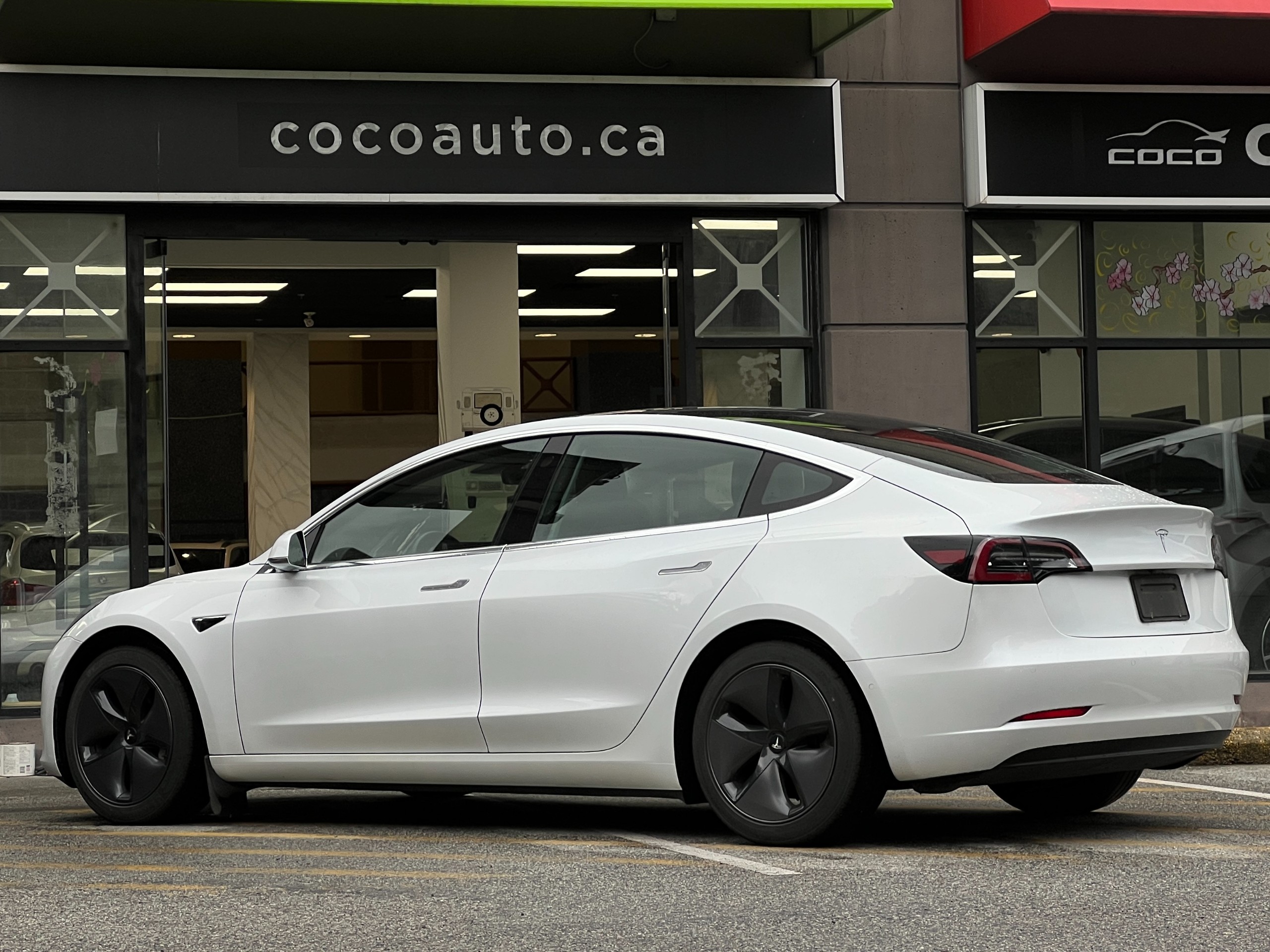 2020 Tesla model 3 sr+ |clean title |BC Local - Image 7