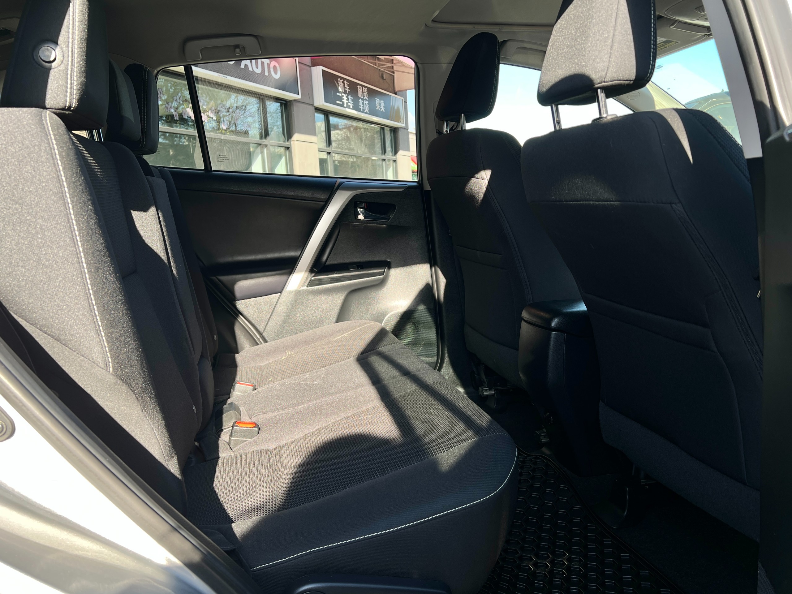 2018 Toyota Rav4 XLE AWD - Image 12