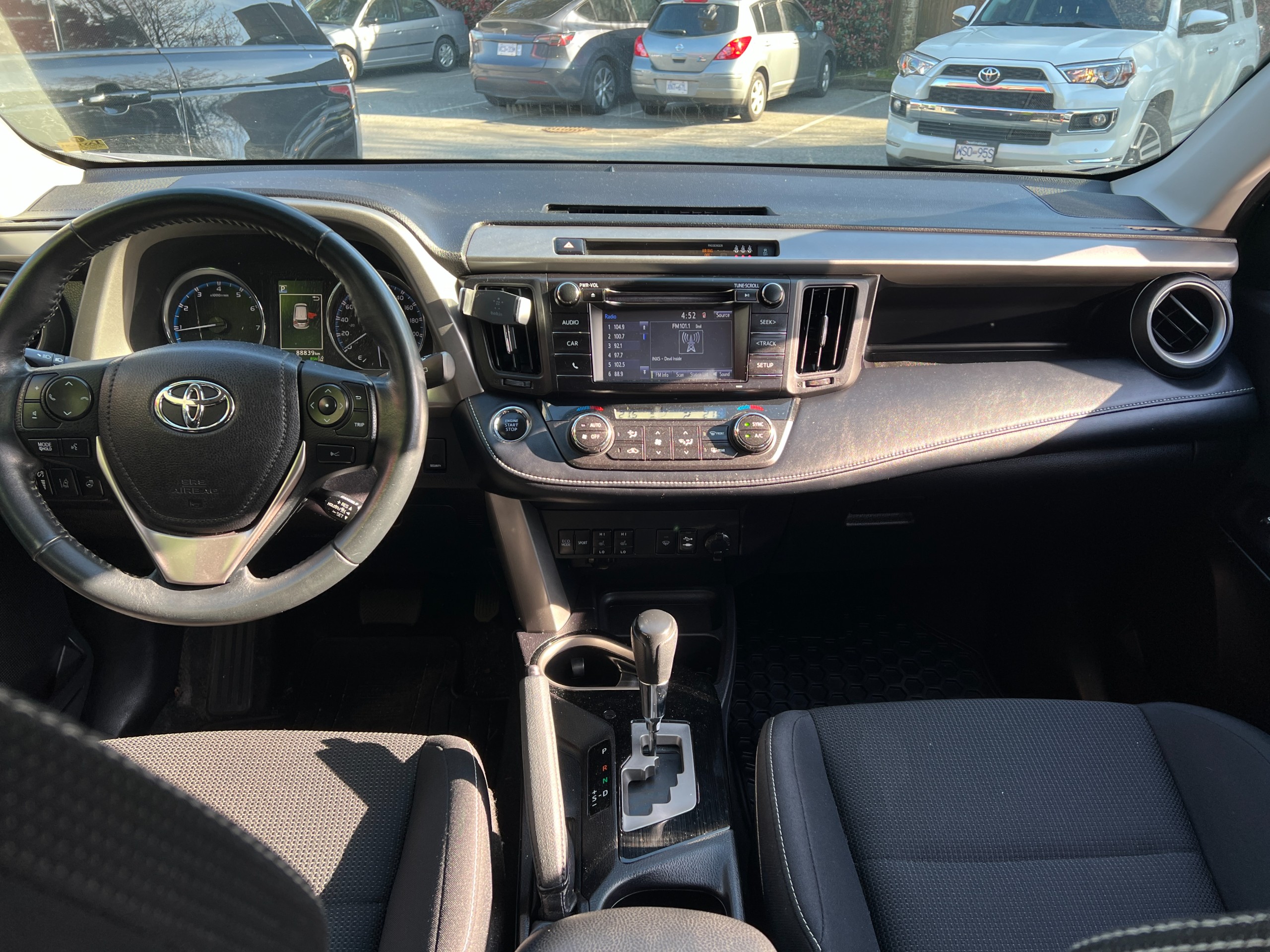 2018 Toyota Rav4 XLE AWD - Image 6