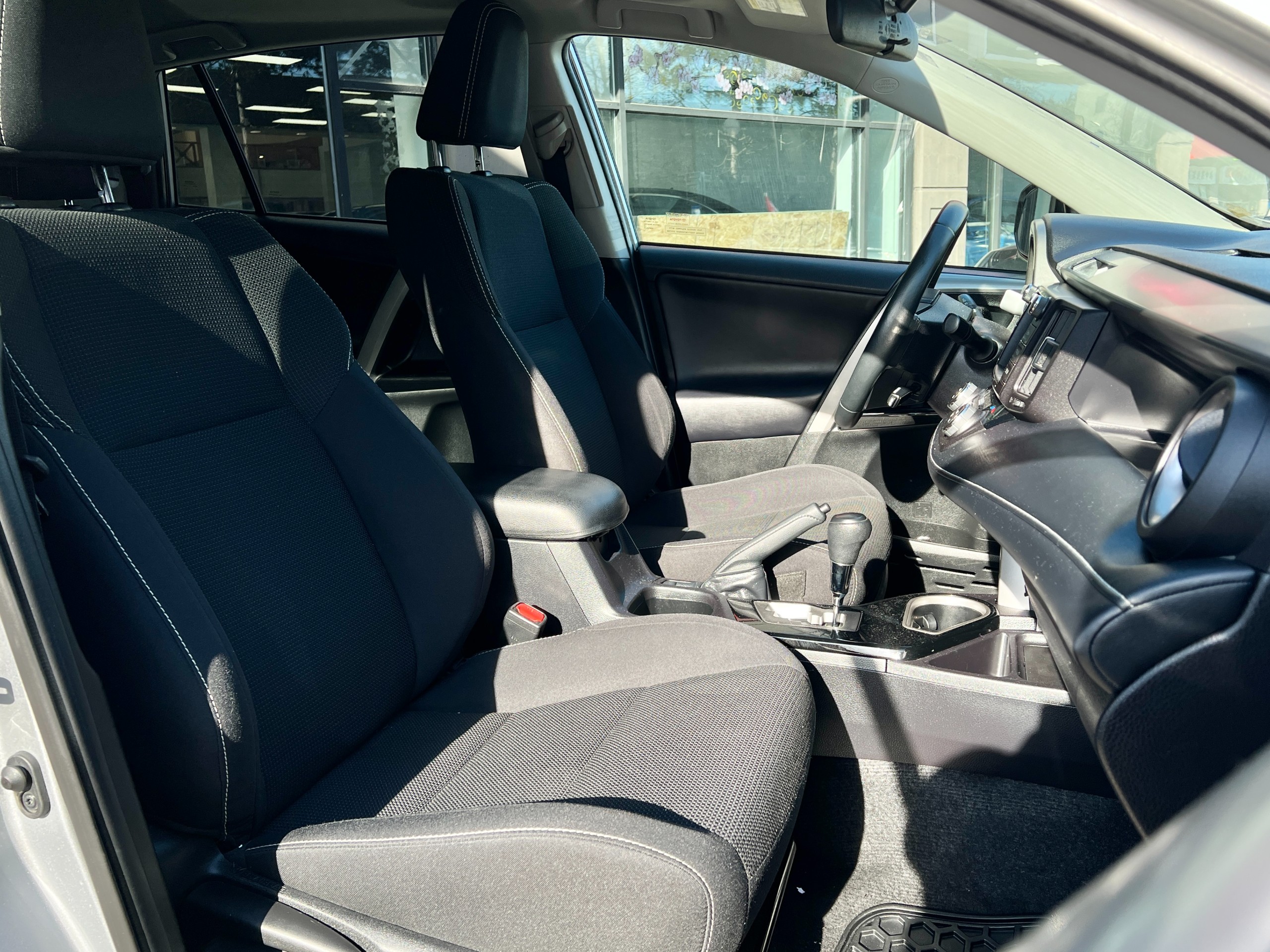 2018 Toyota Rav4 XLE AWD - Image 11