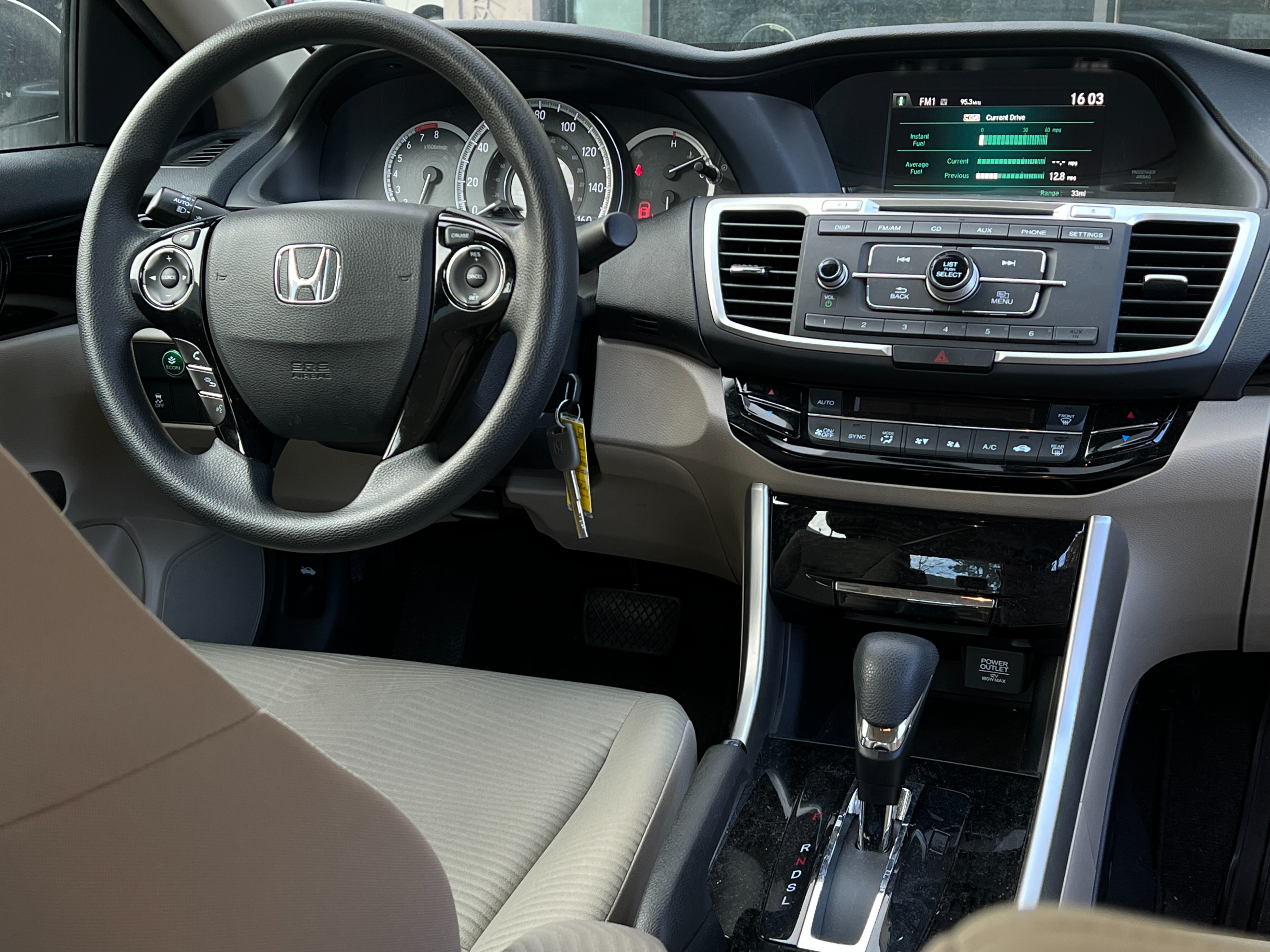 2016 Honda Accord | No accident - Image 12