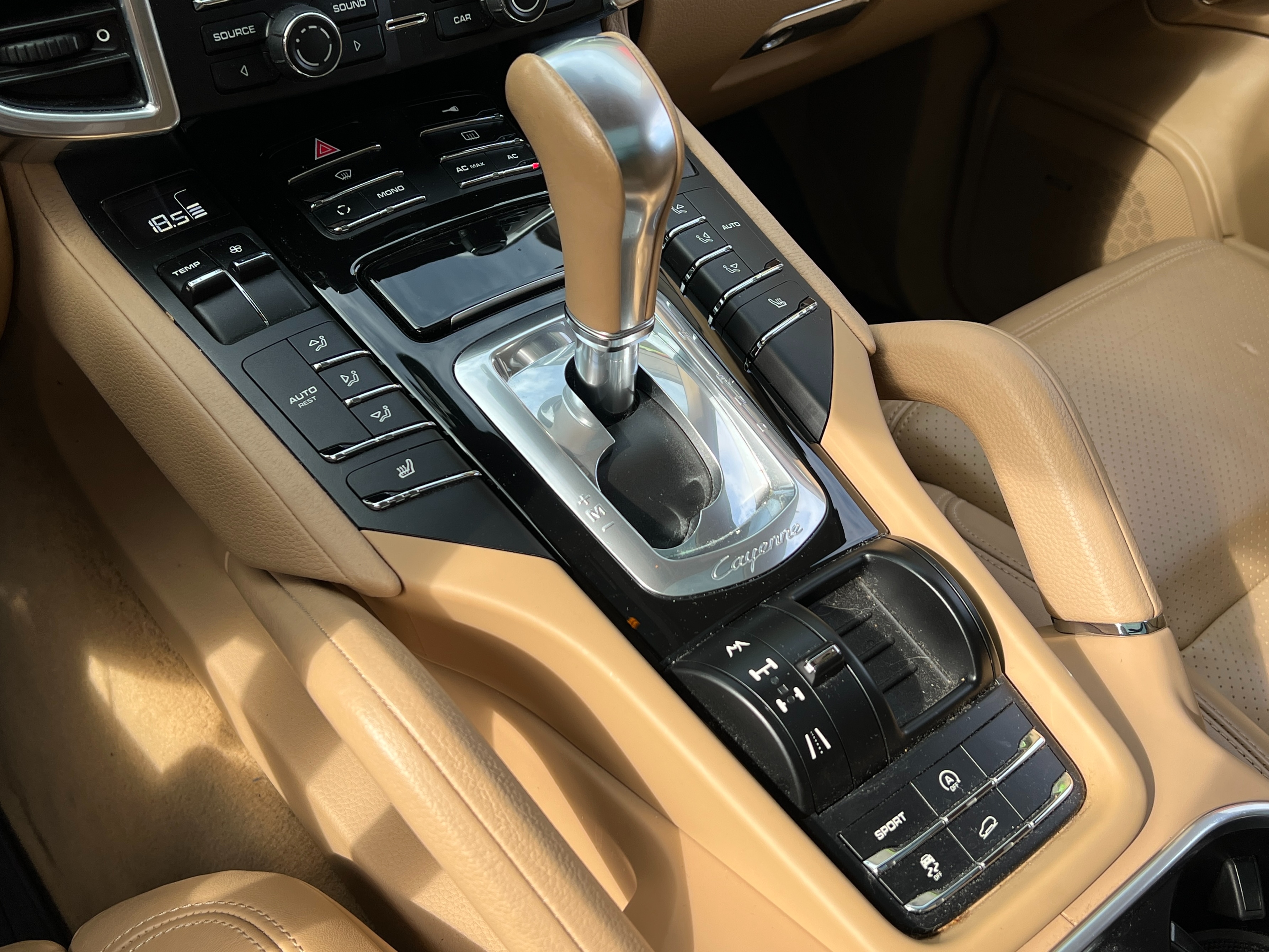 2011 Porsche Cayenne - Image 15
