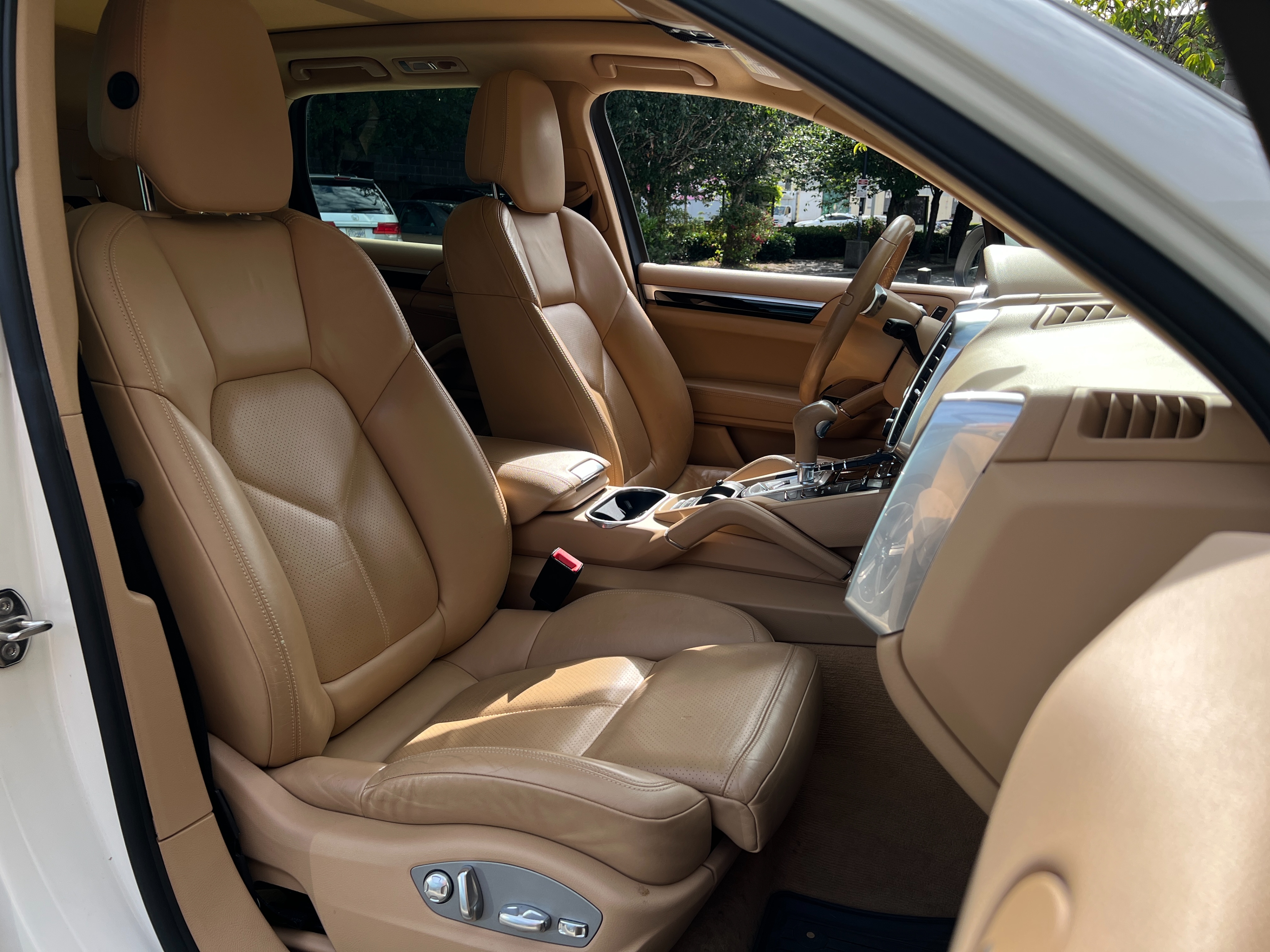 2011 Porsche Cayenne - Image 10