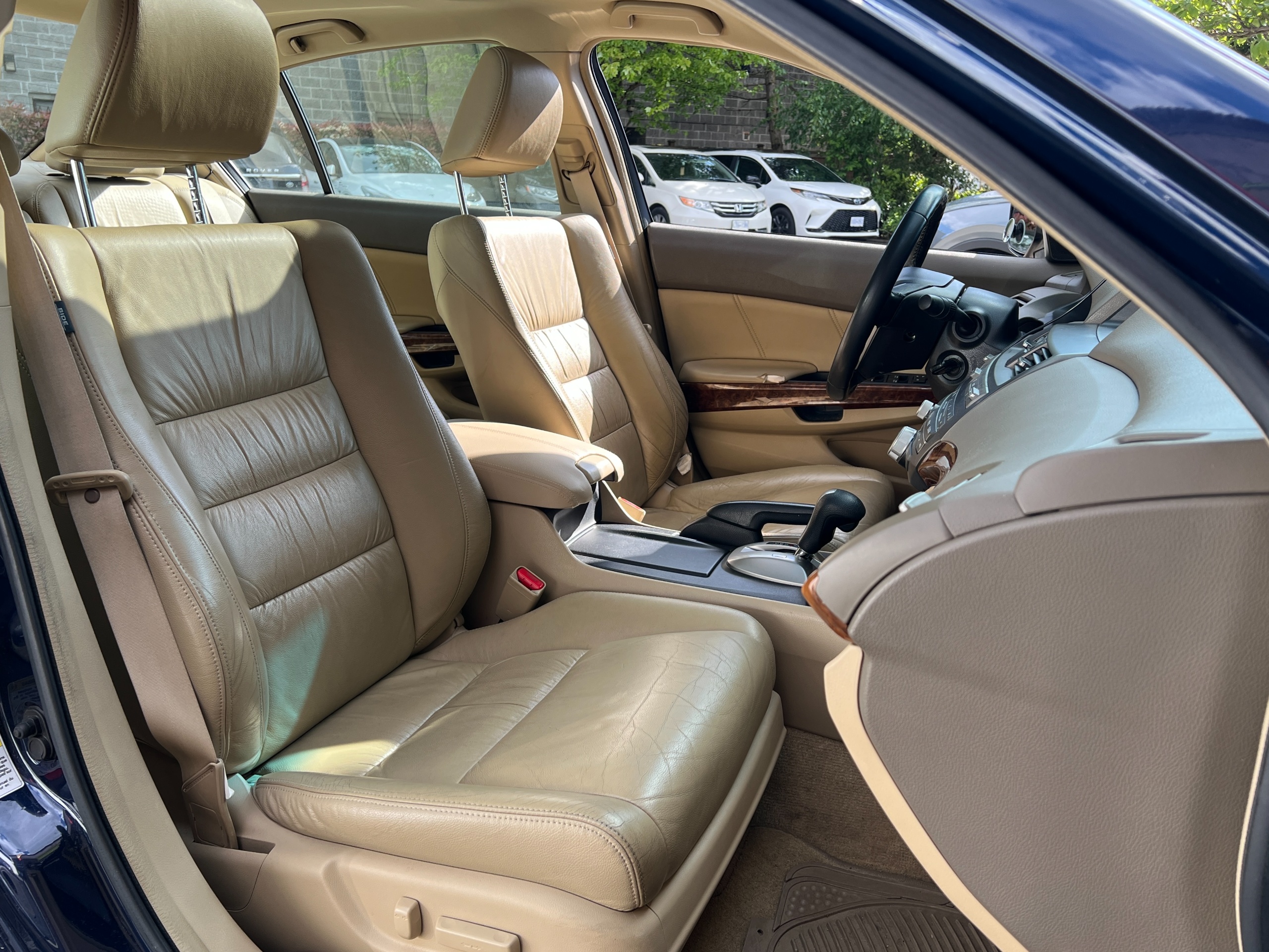 2009 Honda Accord - Image 11