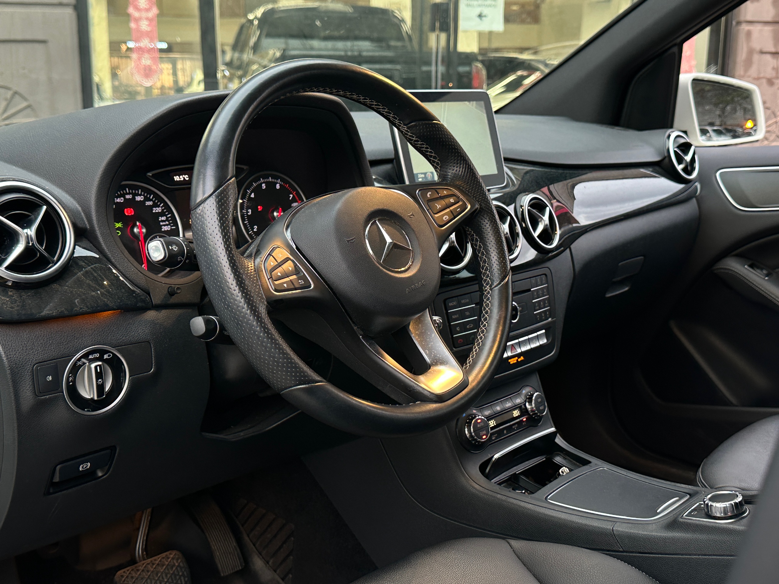 2015 Mercedes-Benz B250 - Image 13