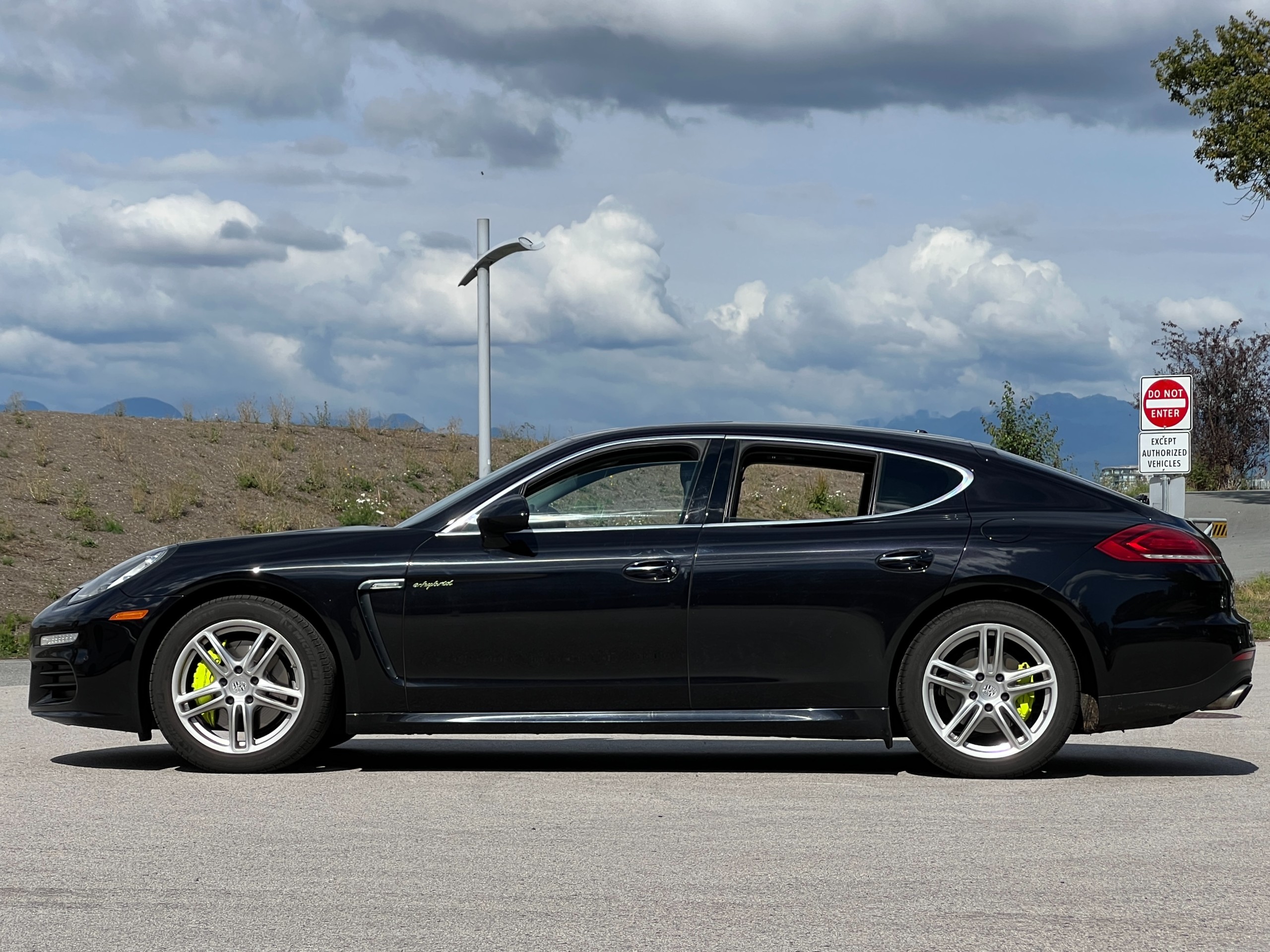 2016 Porsche Panamera S e-hybrid | BC Local - Image 4