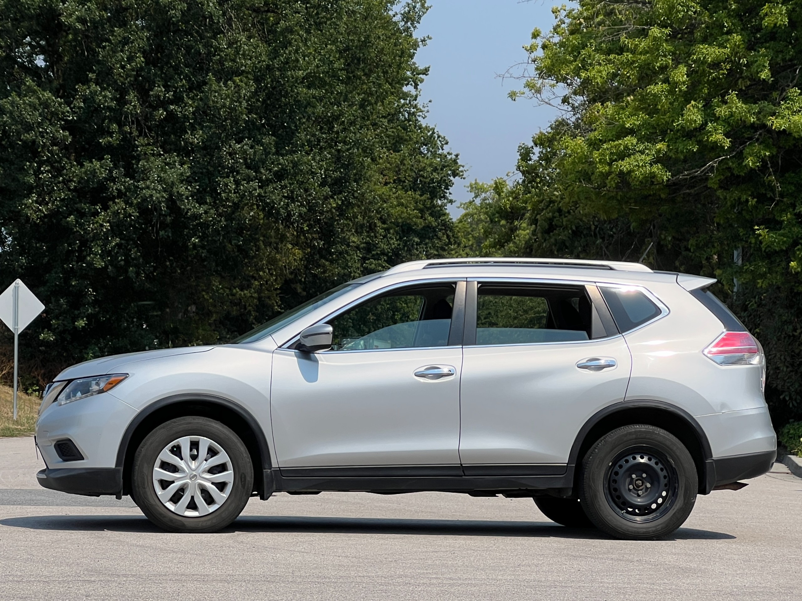 2016 Nissan Rogue S | No accident - Image 4