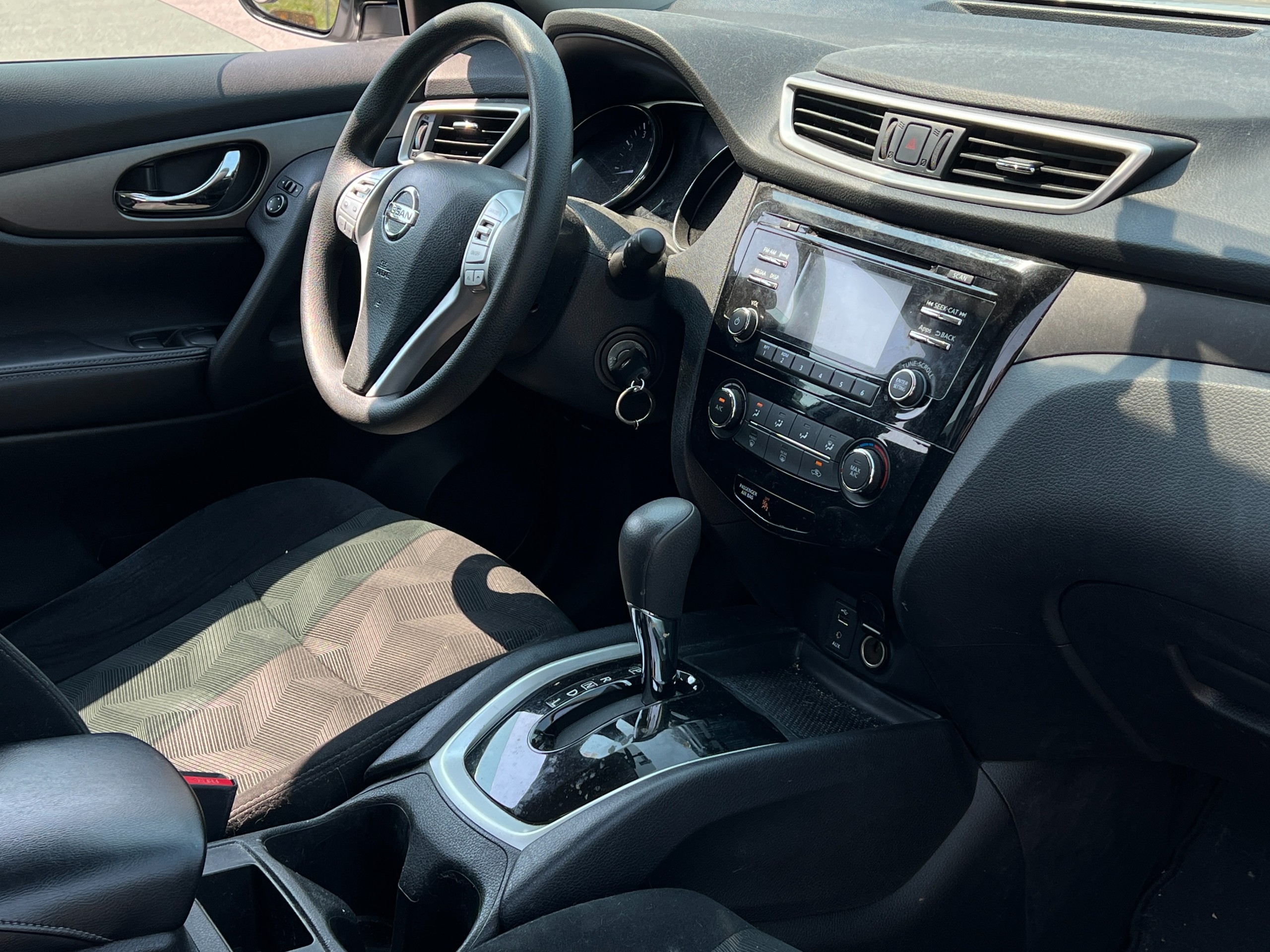2016 Nissan Rogue S | No accident - Image 9