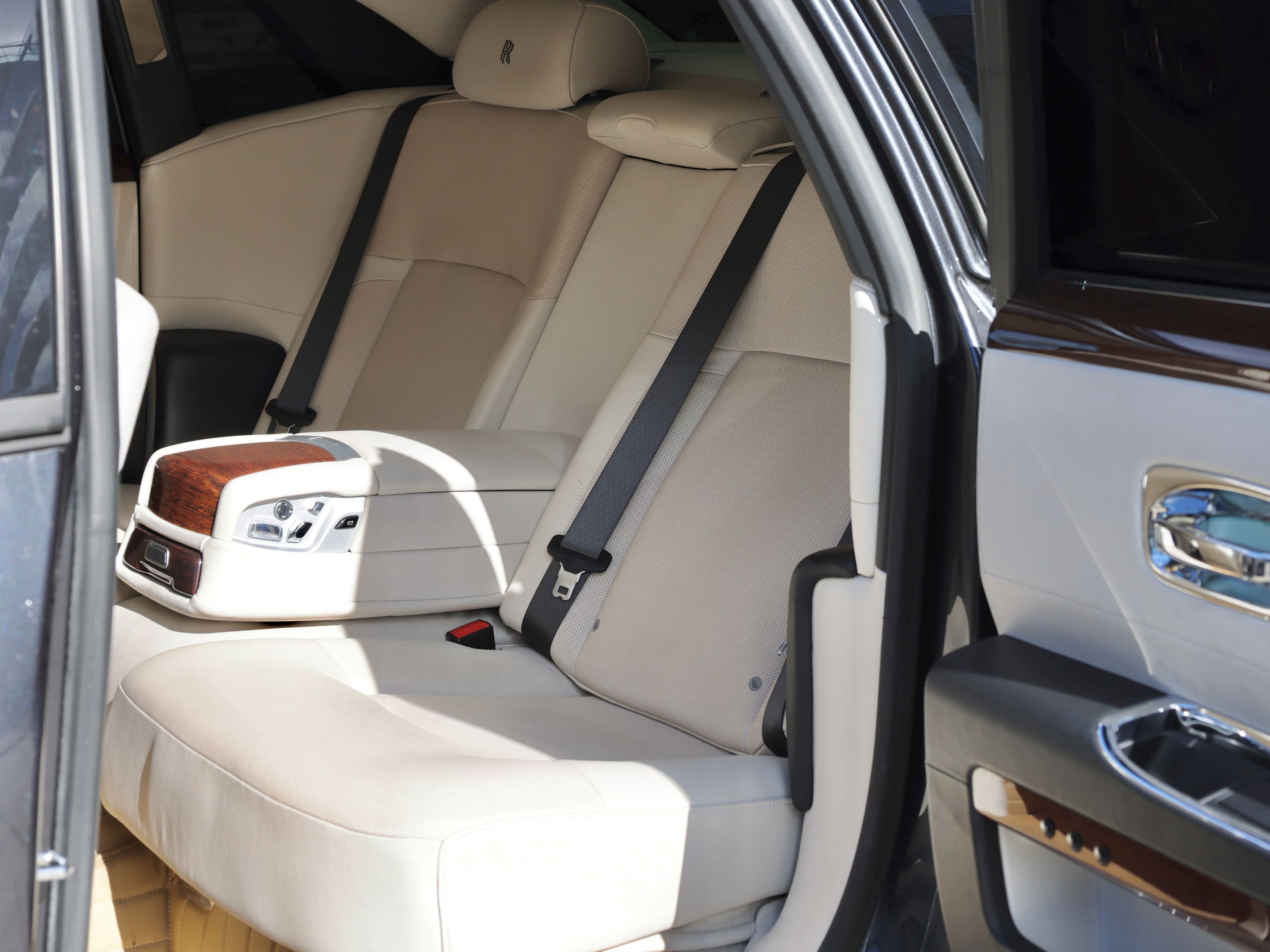 2010 Rolls-Royce Ghost - Image 16