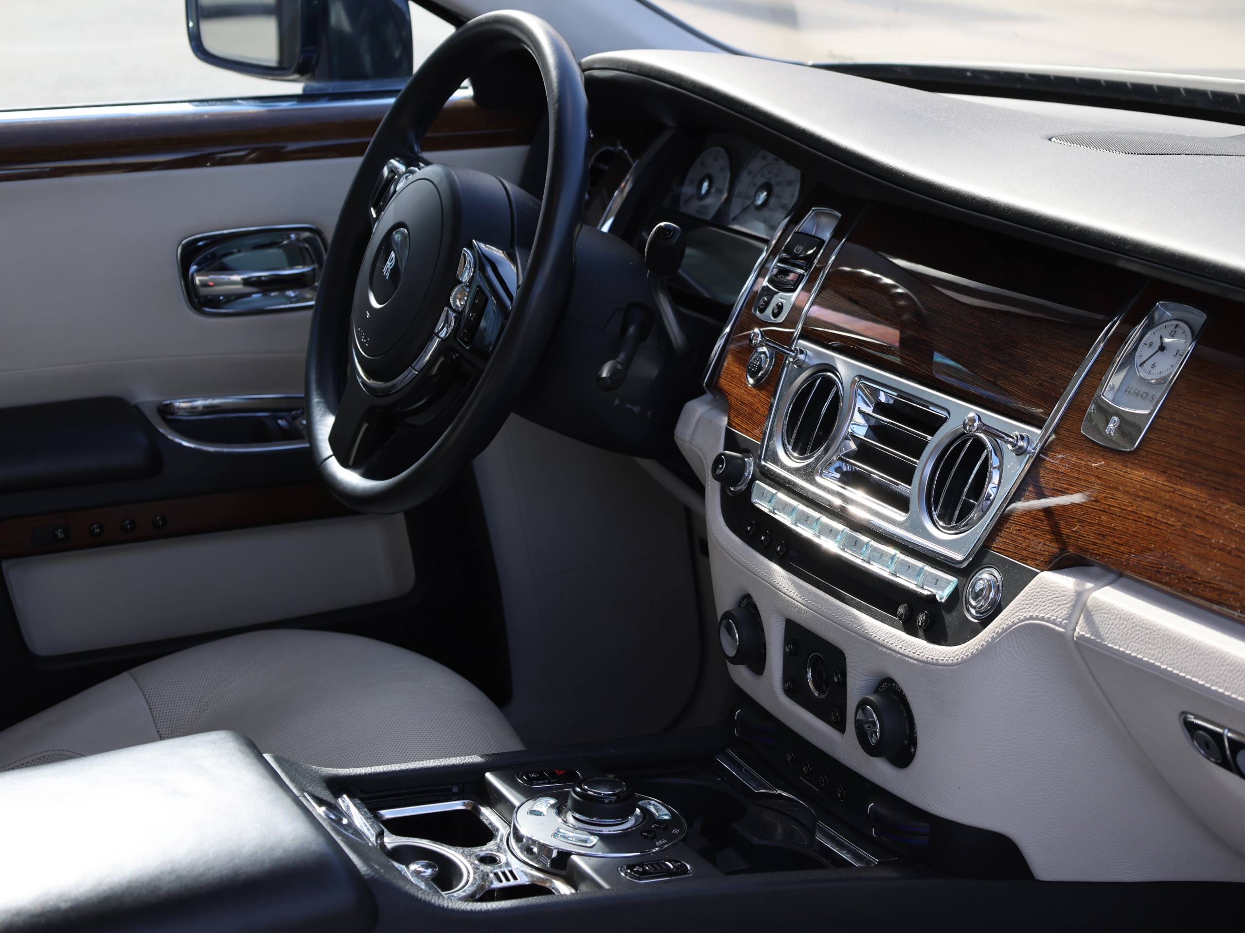 2010 Rolls-Royce Ghost - Image 11