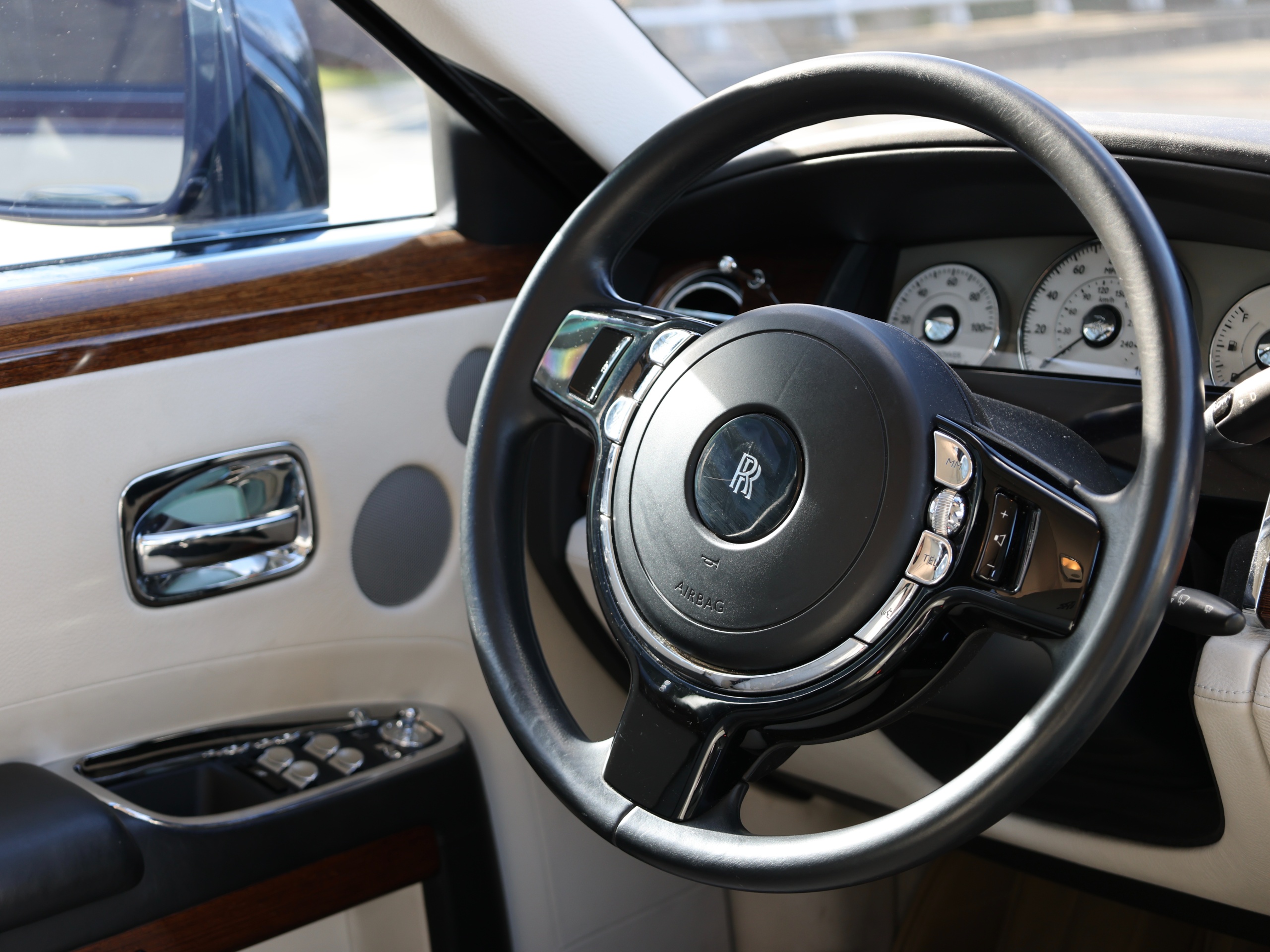 2010 Rolls-Royce Ghost - Image 13