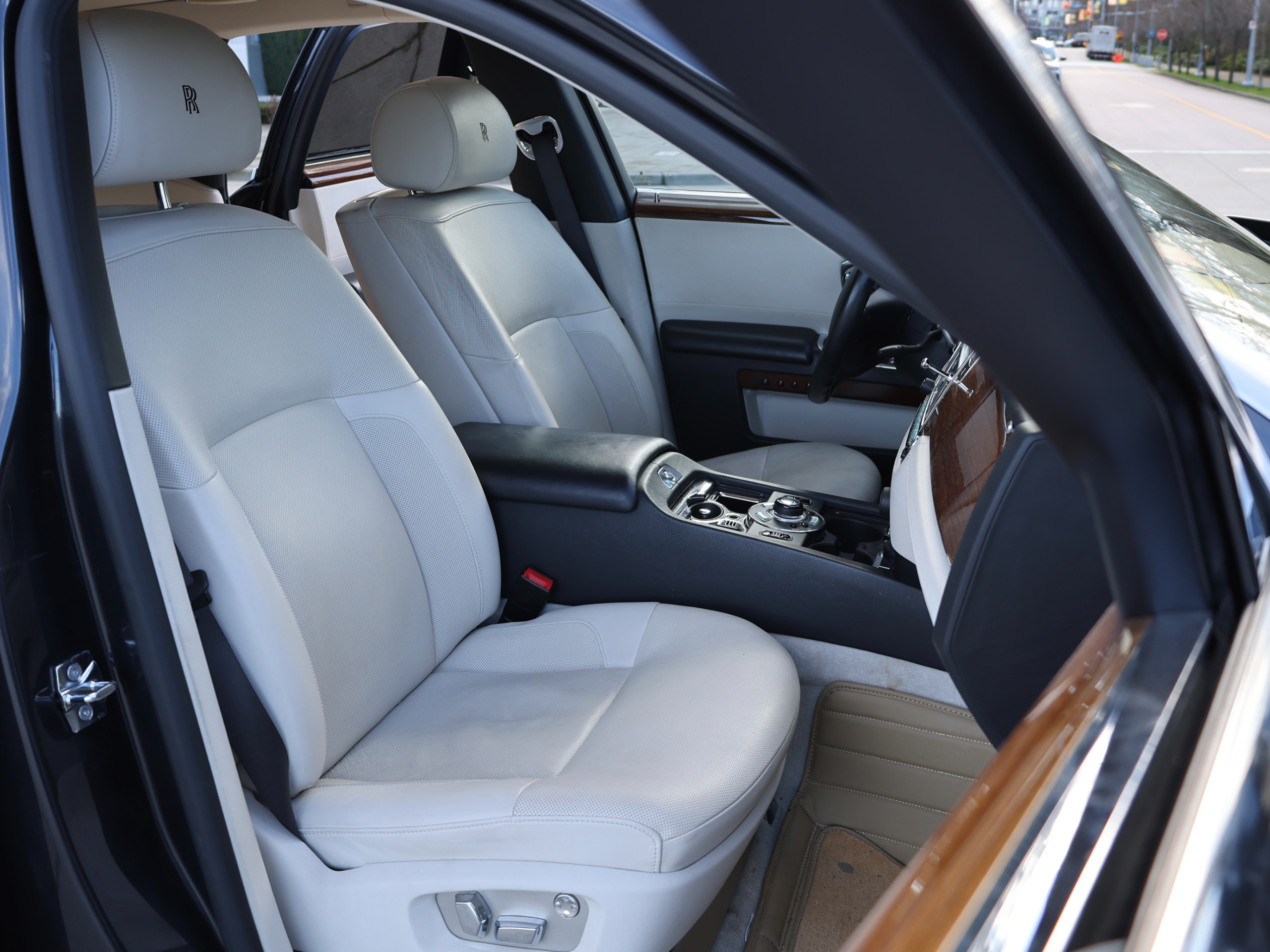 2010 Rolls-Royce Ghost - Image 15