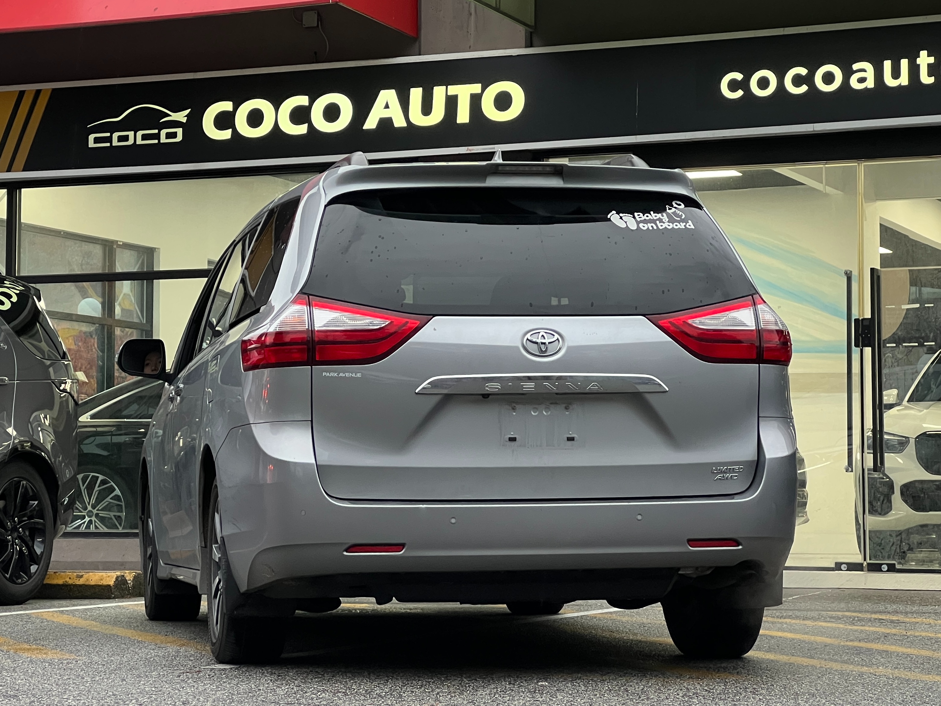 2018 Toyota Sienna Limited | No accident - Image 5