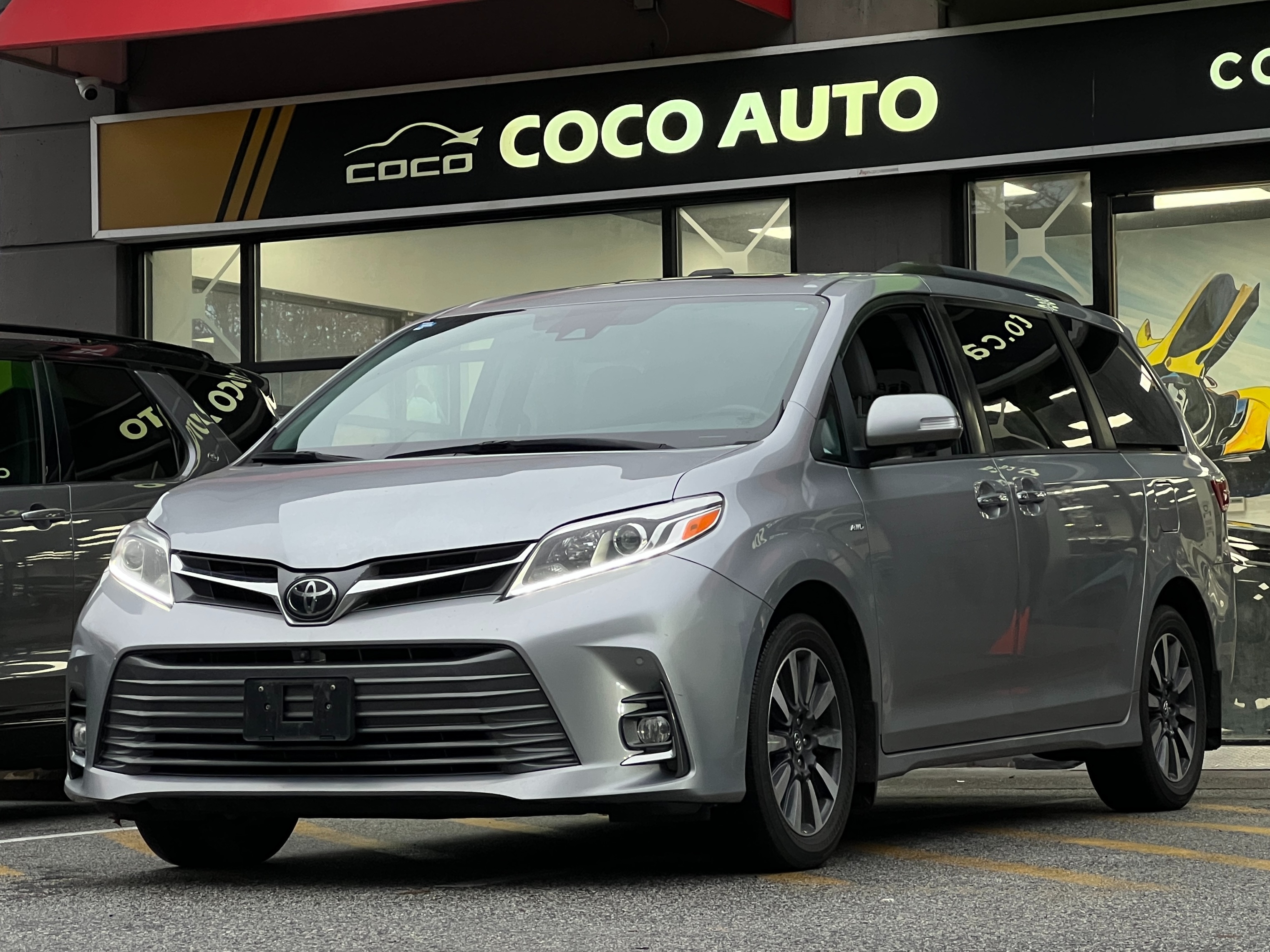 2018 Toyota Sienna Limited | No accident - Image 4