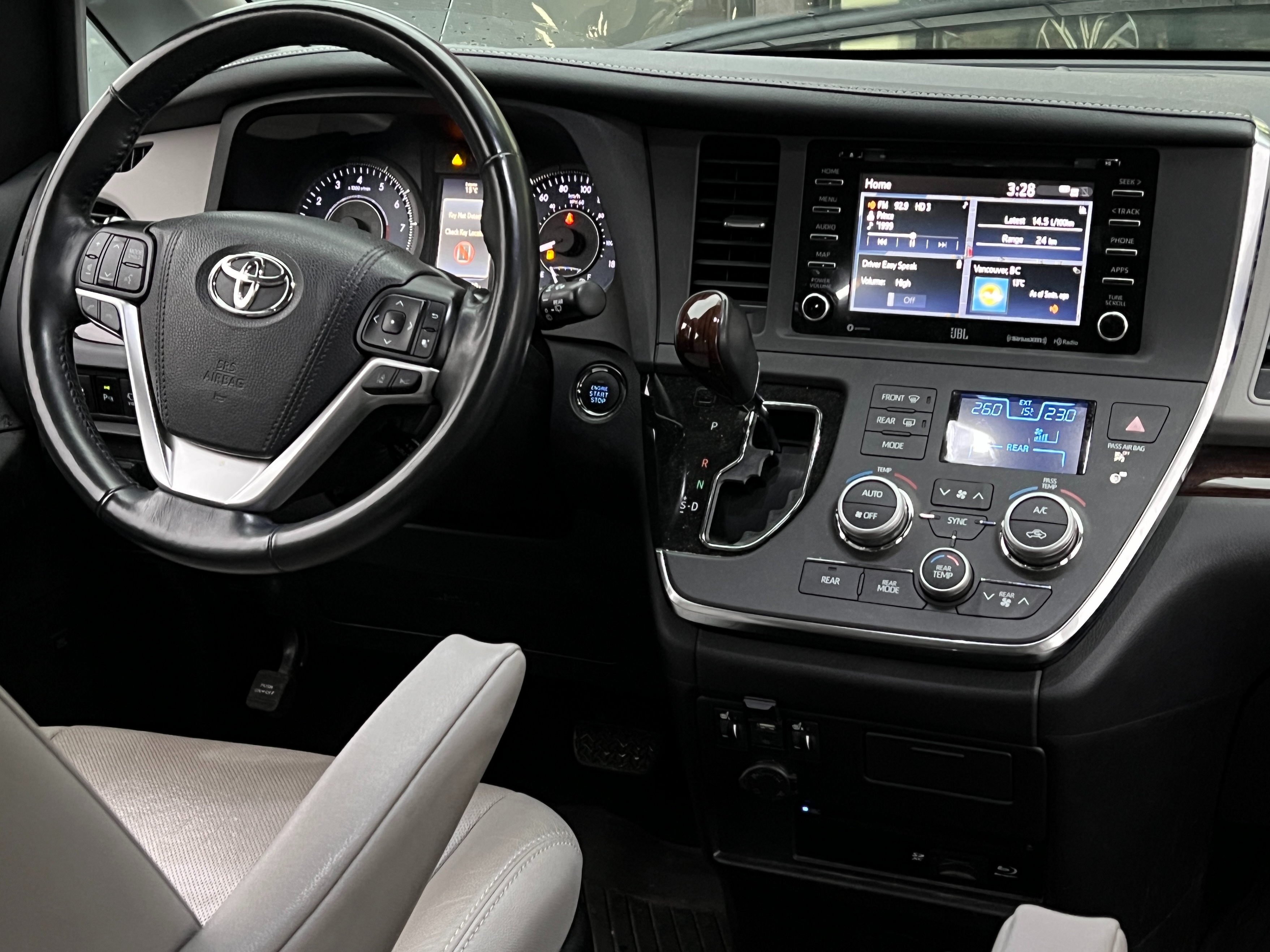 2018 Toyota Sienna Limited | No accident - Image 12