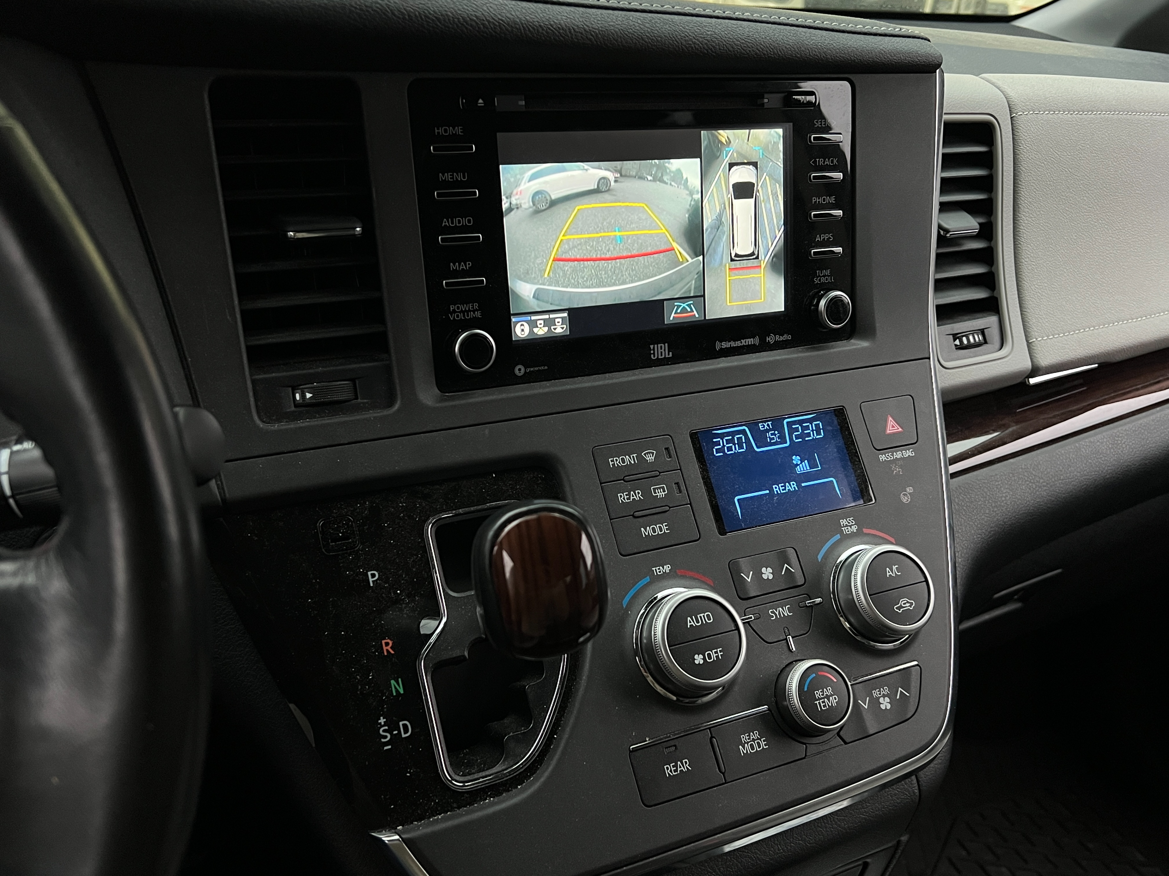 2018 Toyota Sienna Limited | No accident - Image 9