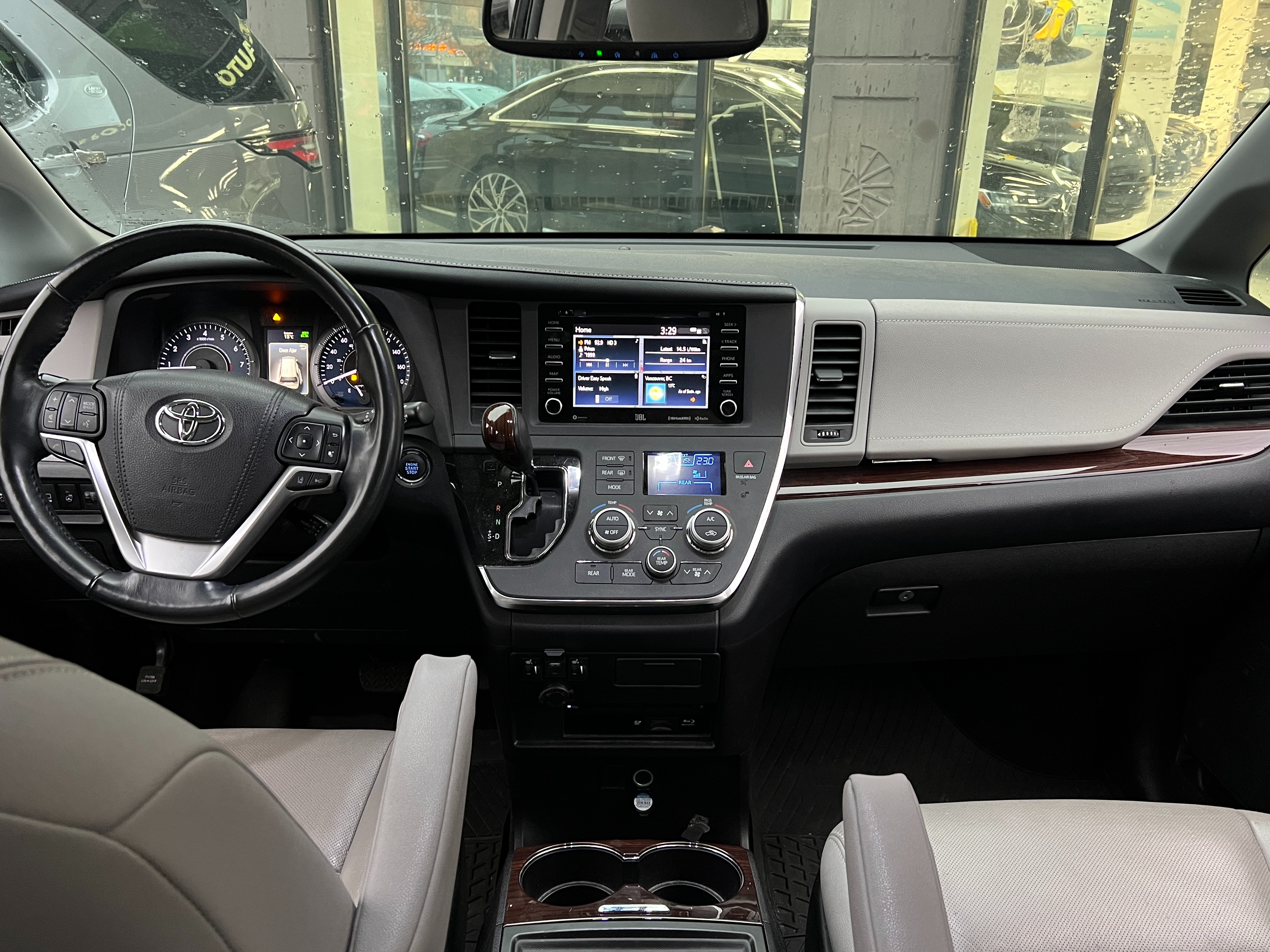 2018 Toyota Sienna Limited | No accident - Image 13