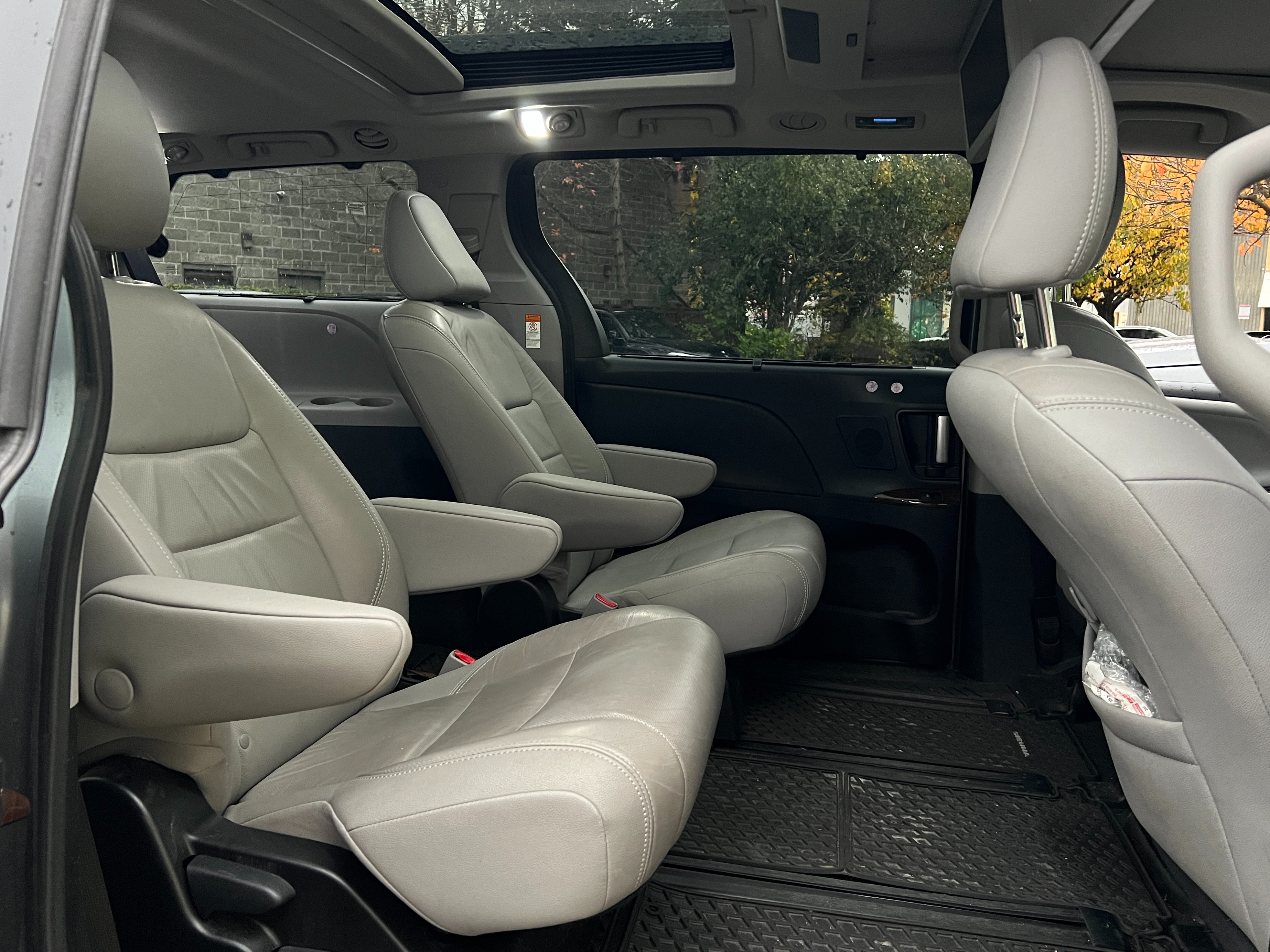 2018 Toyota Sienna Limited | No accident - Image 16