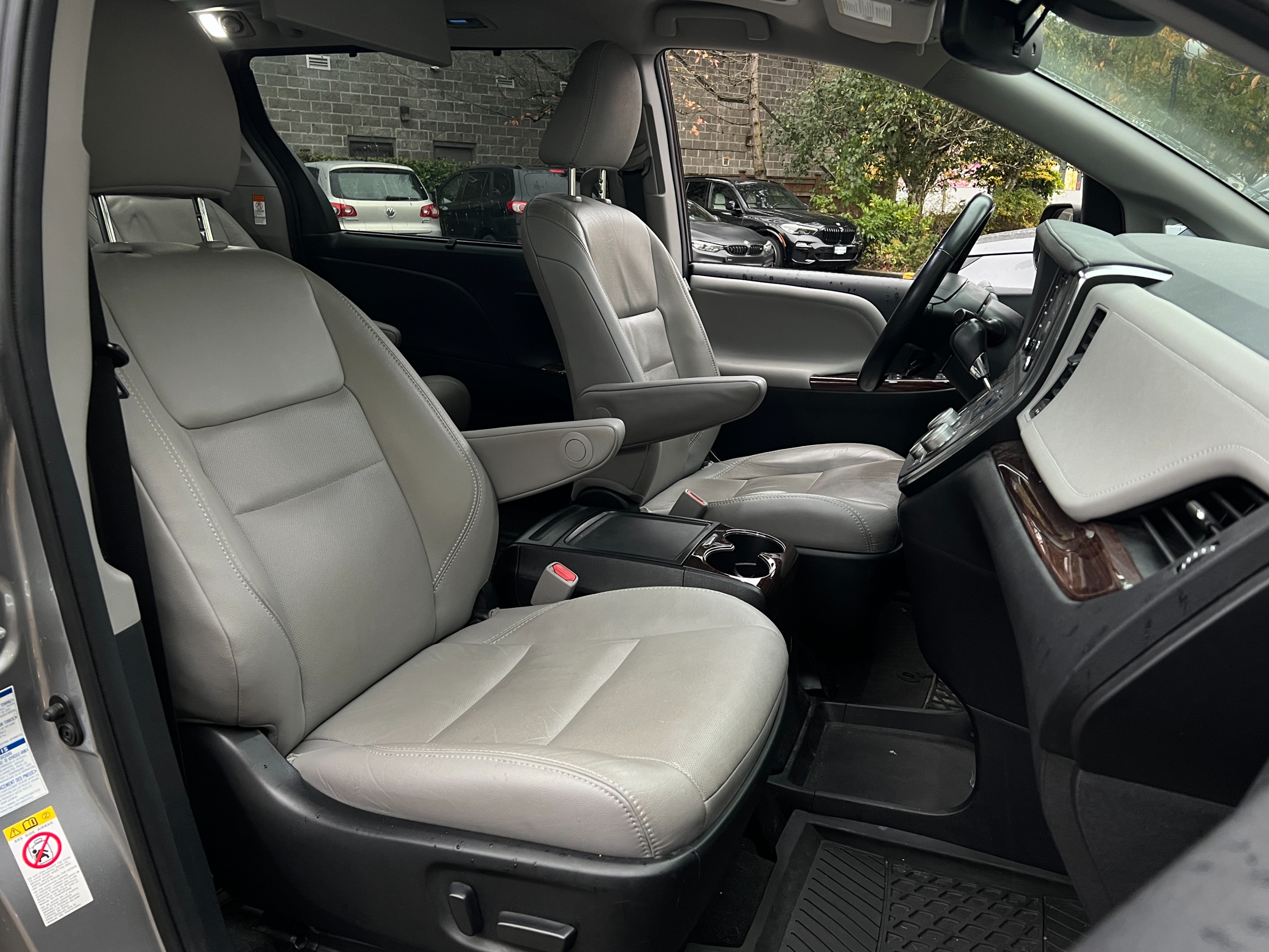 2018 Toyota Sienna Limited | No accident - Image 10