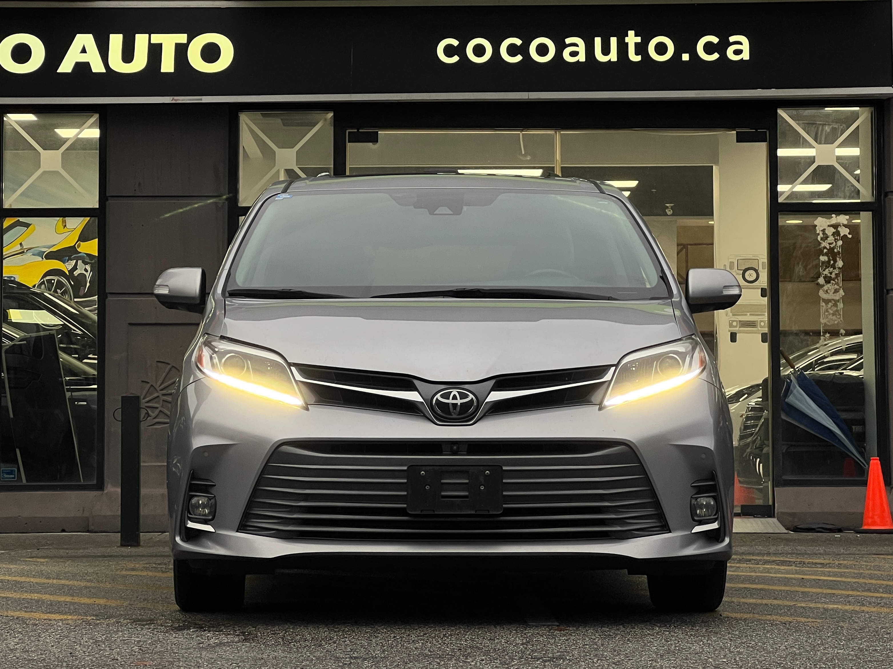 2018 Toyota Sienna Limited | No accident - Image 3