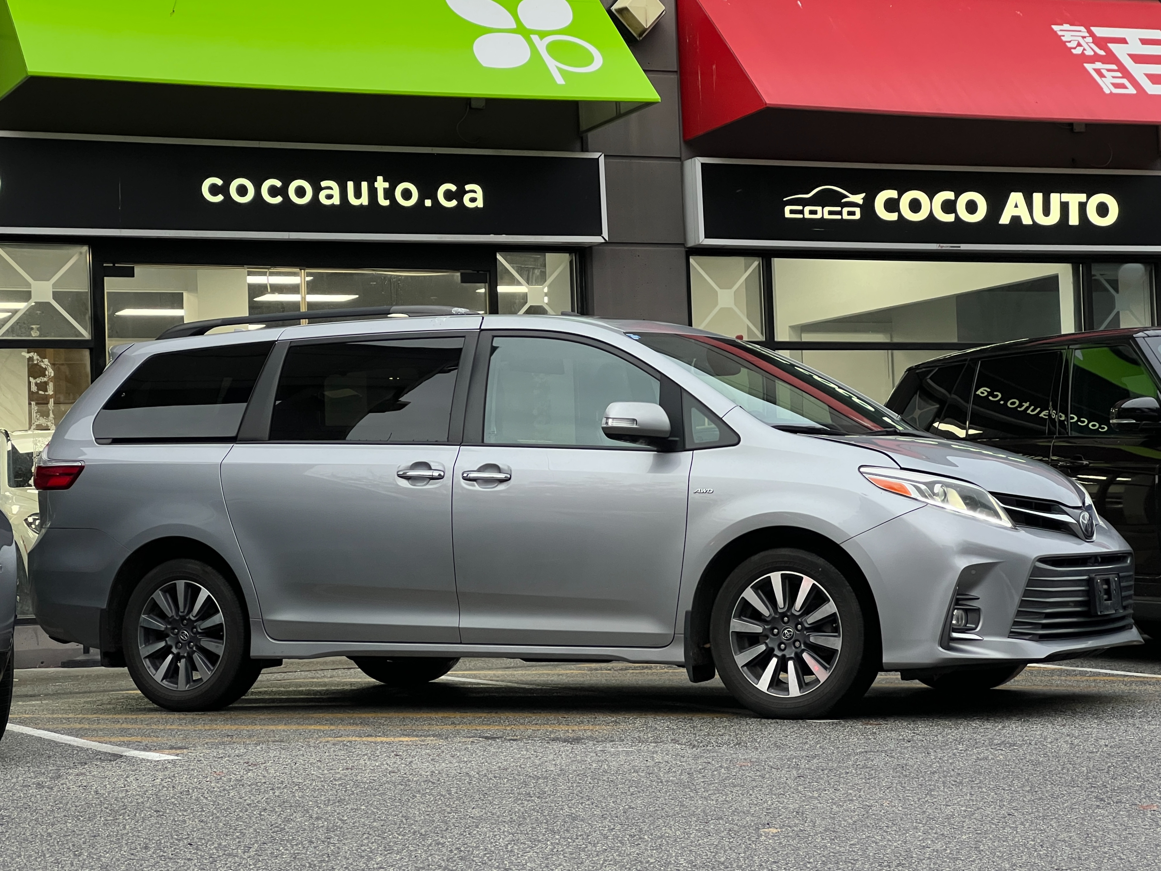 2018 Toyota Sienna Limited | No accident - Image 2
