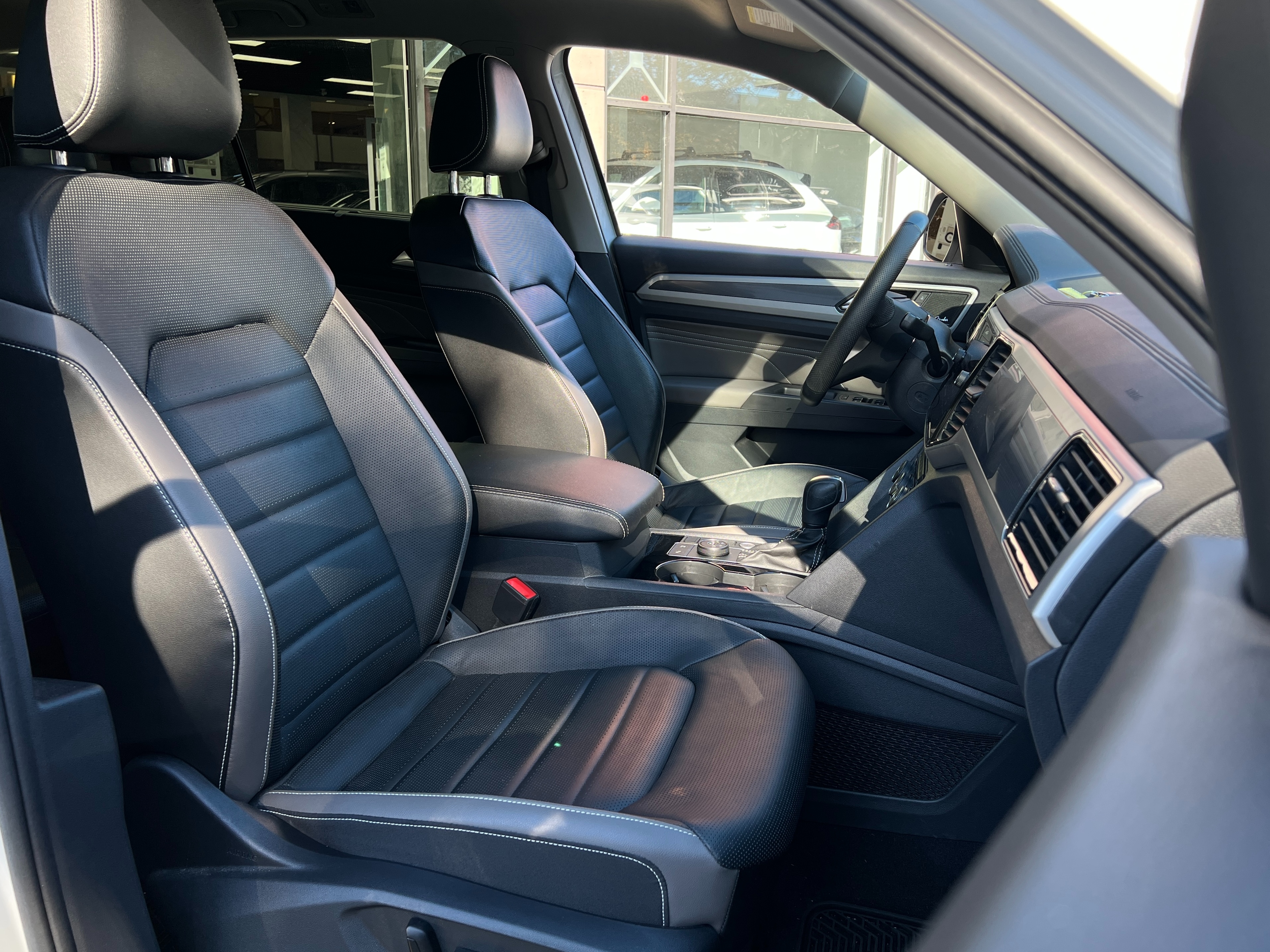 2022 Volkswagen atlas execline r-line | no accident | one owner - Image 12