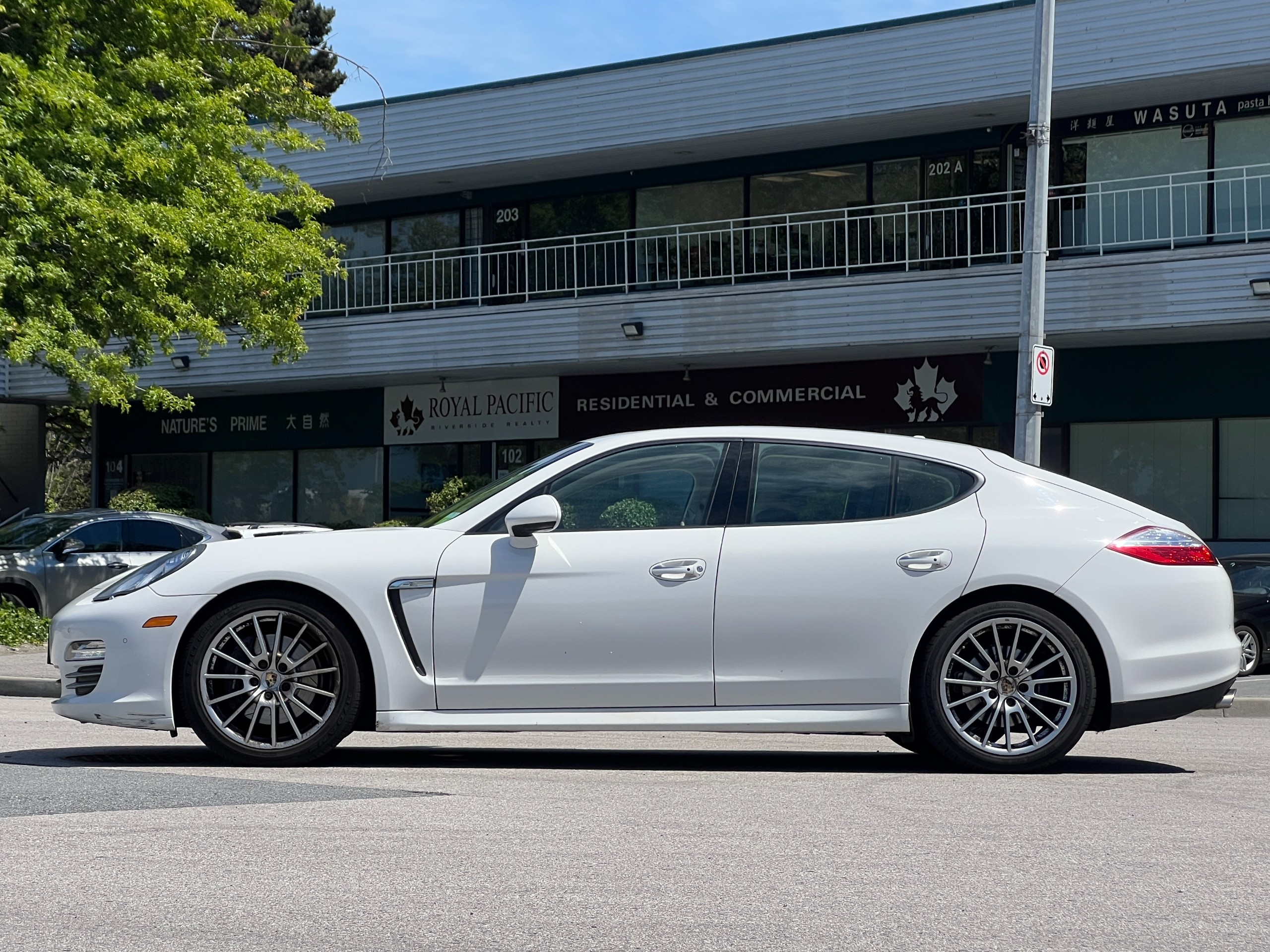 2011 Porsche panamera 4 |BC Local - Image 4