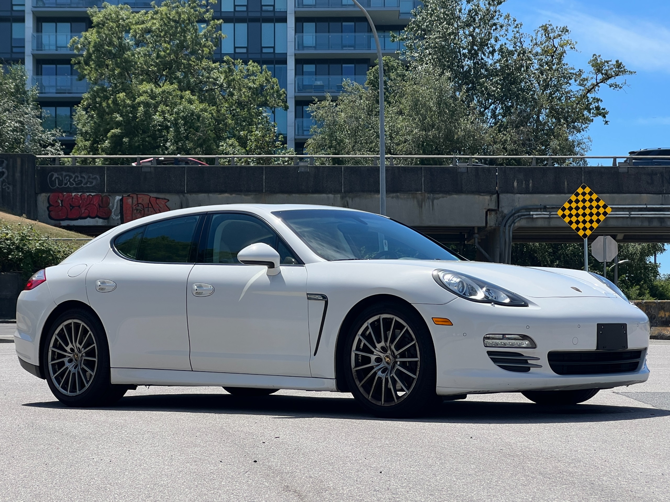2011 Porsche panamera 4 |BC Local - Image 2