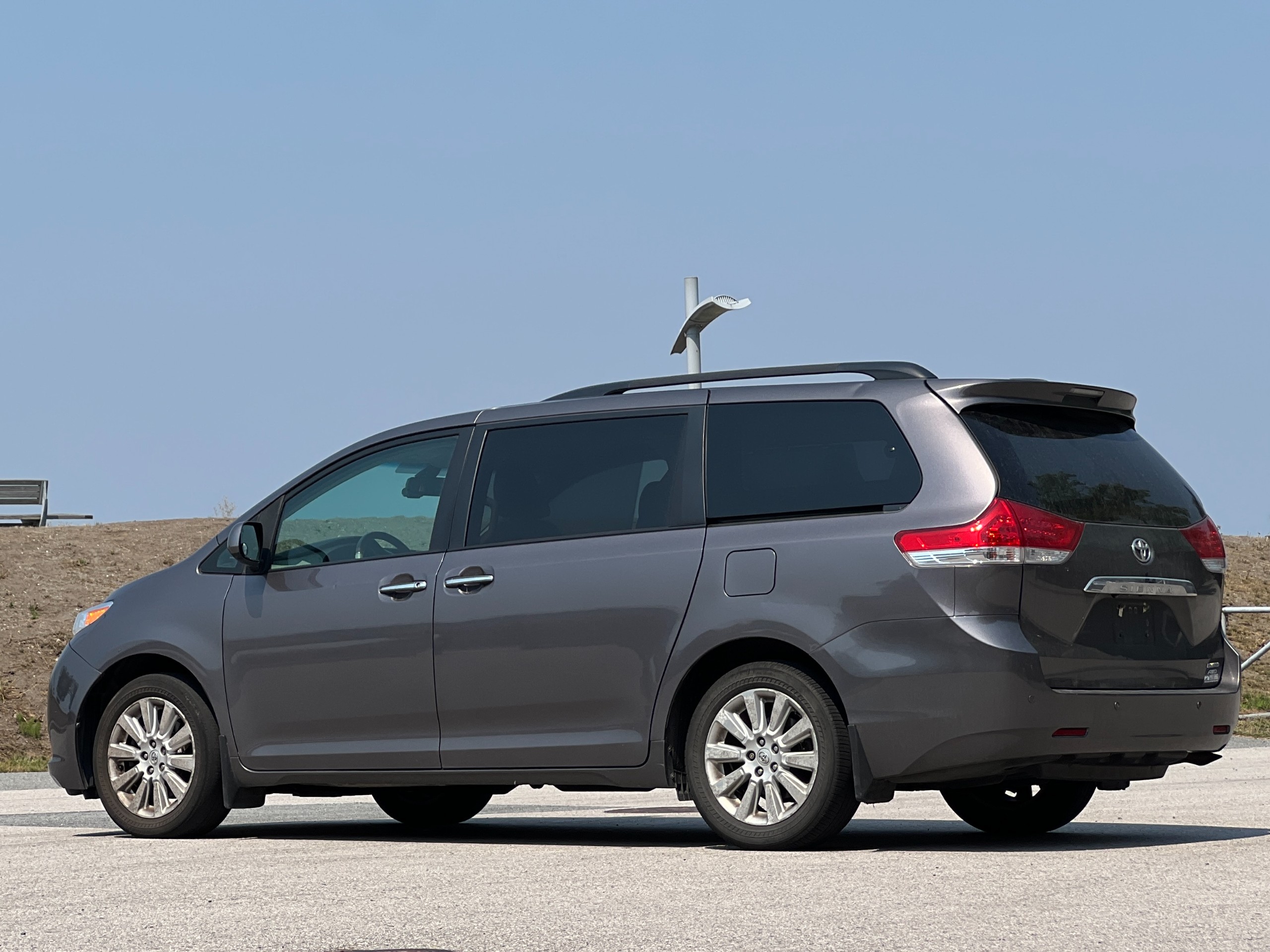 2011 Toyota Sienna limited AWD | BC Local - Image 5