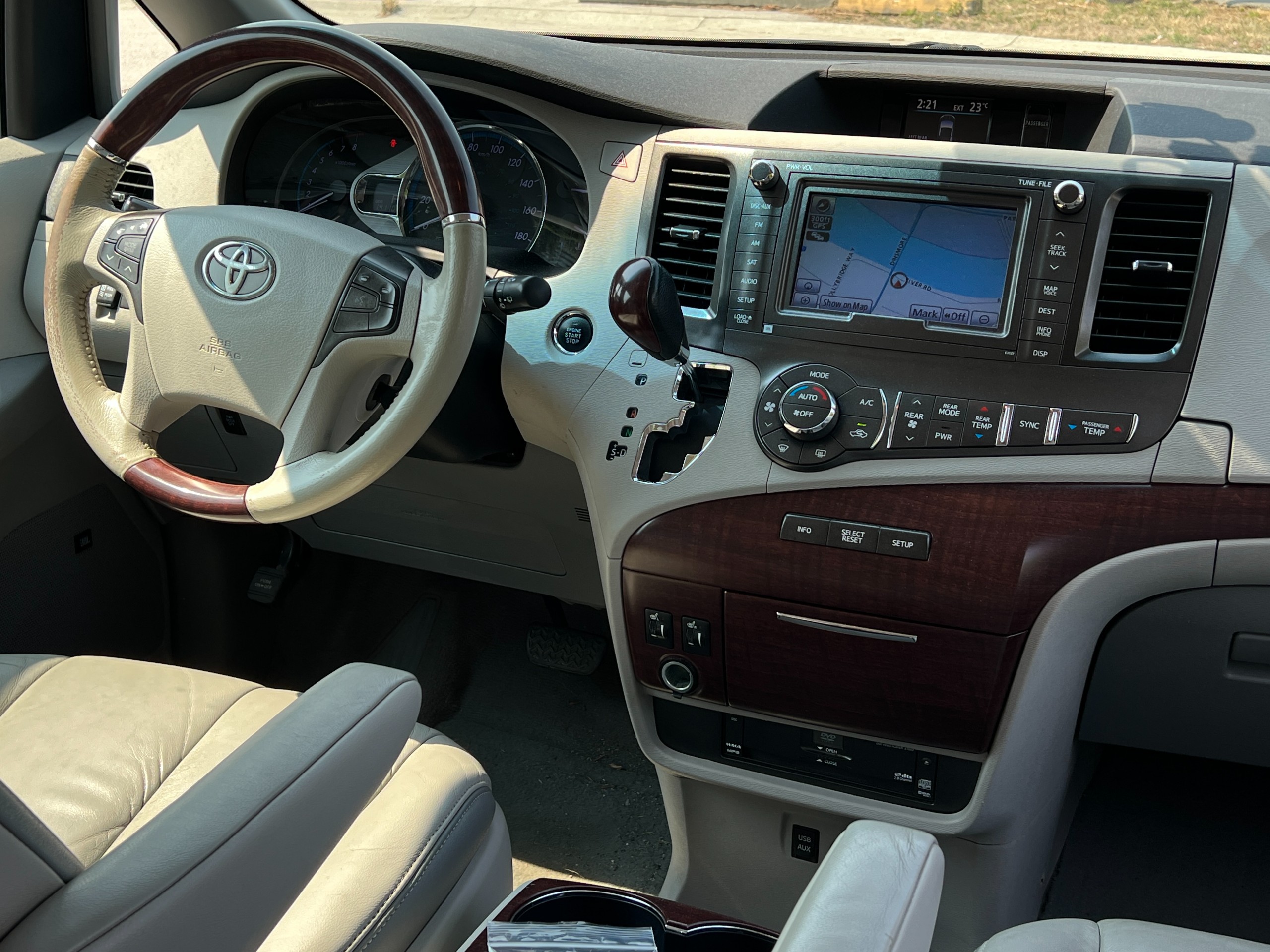 2011 Toyota Sienna limited AWD | BC Local - Image 14