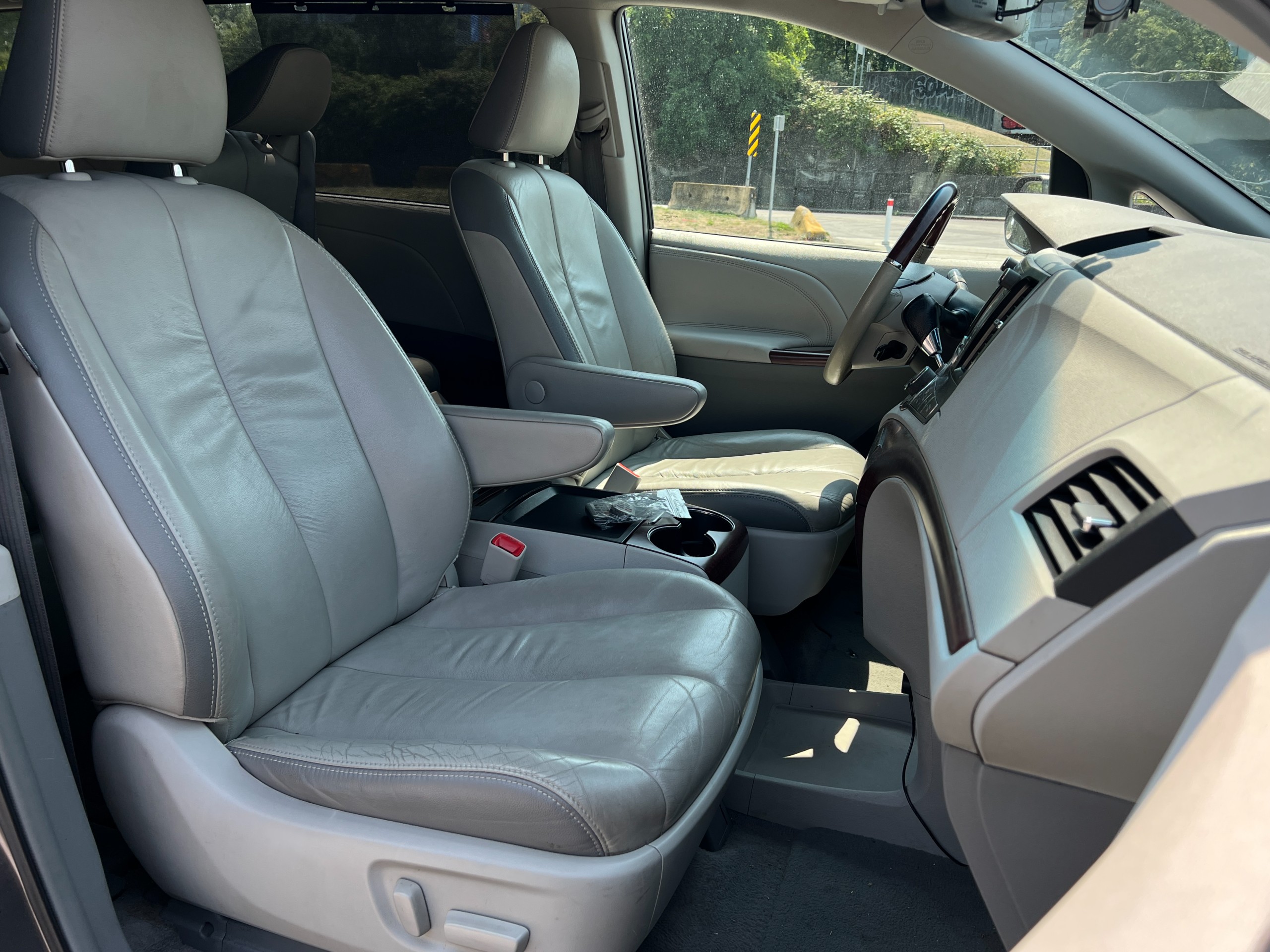 2011 Toyota Sienna limited AWD | BC Local - Image 15