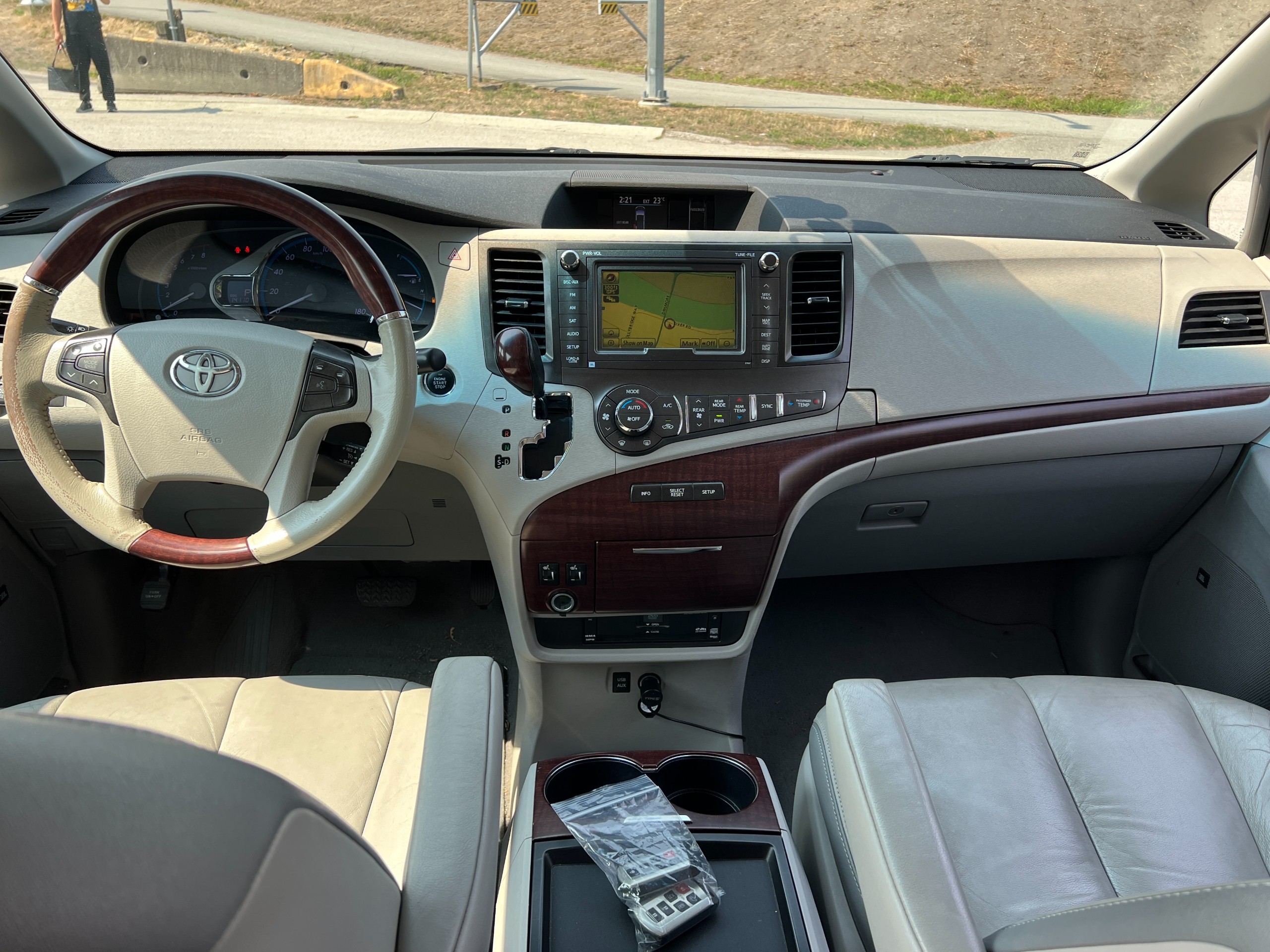 2011 Toyota Sienna limited AWD | BC Local - Image 13