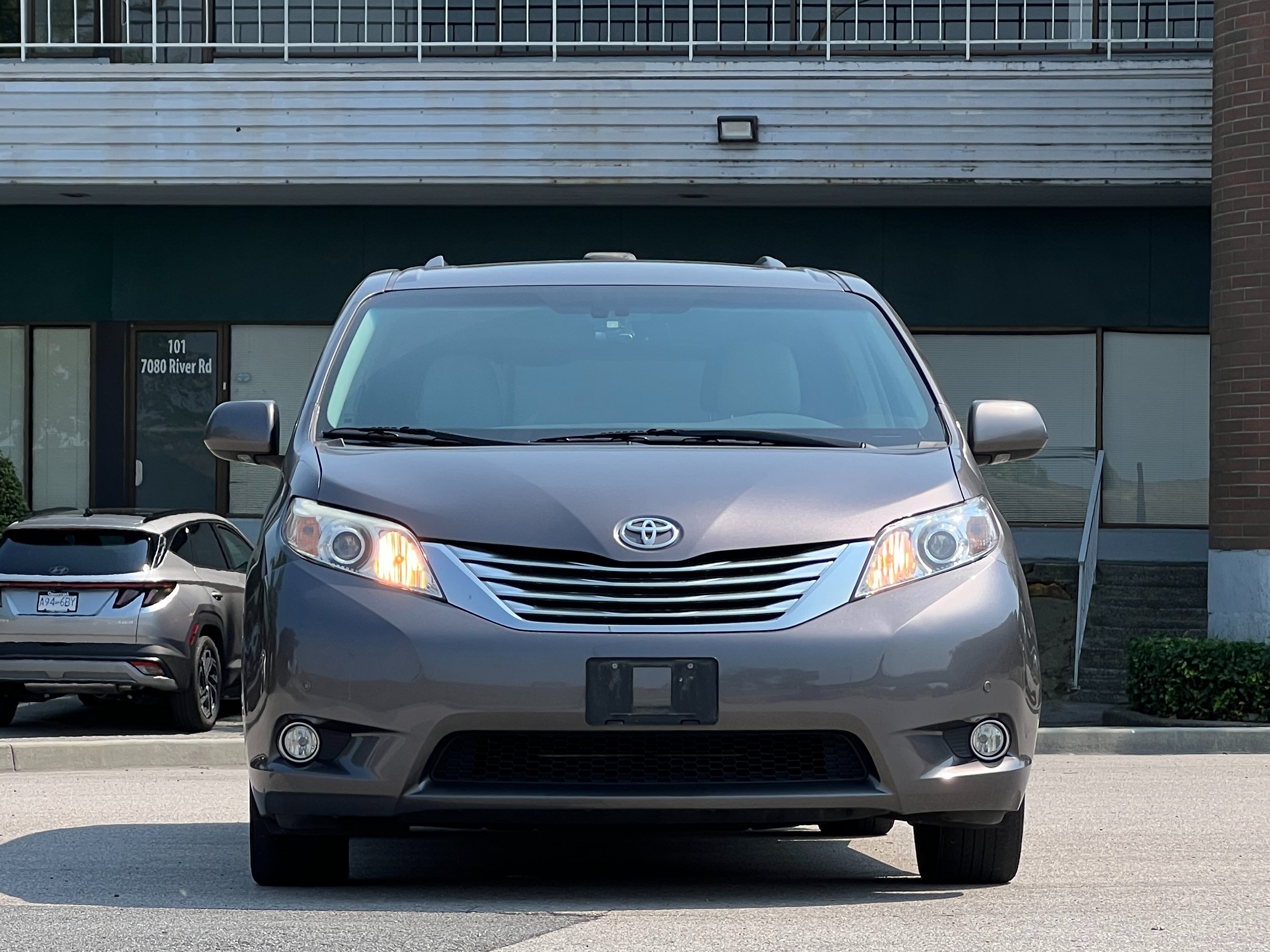2011 Toyota Sienna limited AWD | BC Local - Image 3