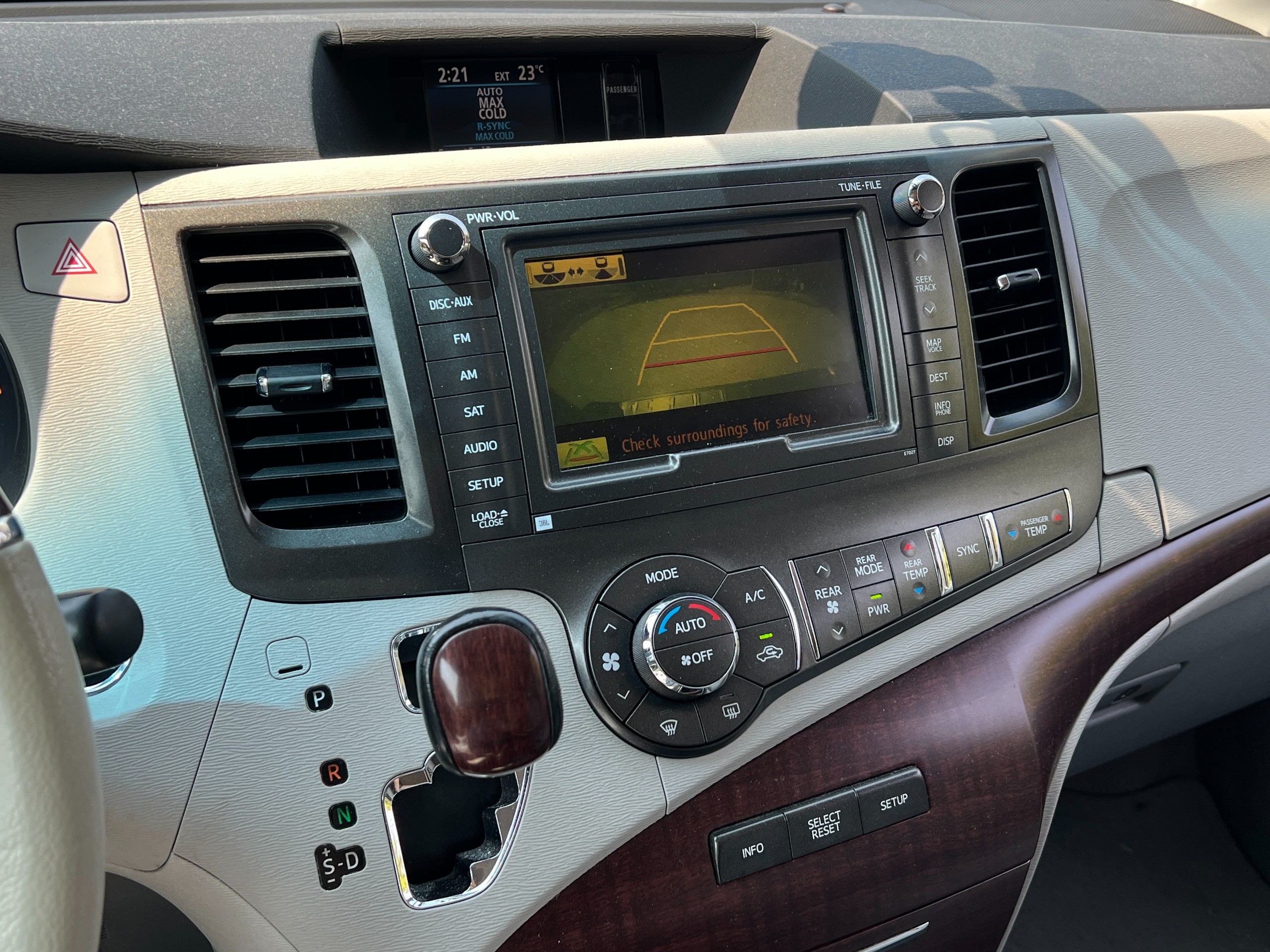 2011 Toyota Sienna limited AWD | BC Local - Image 11