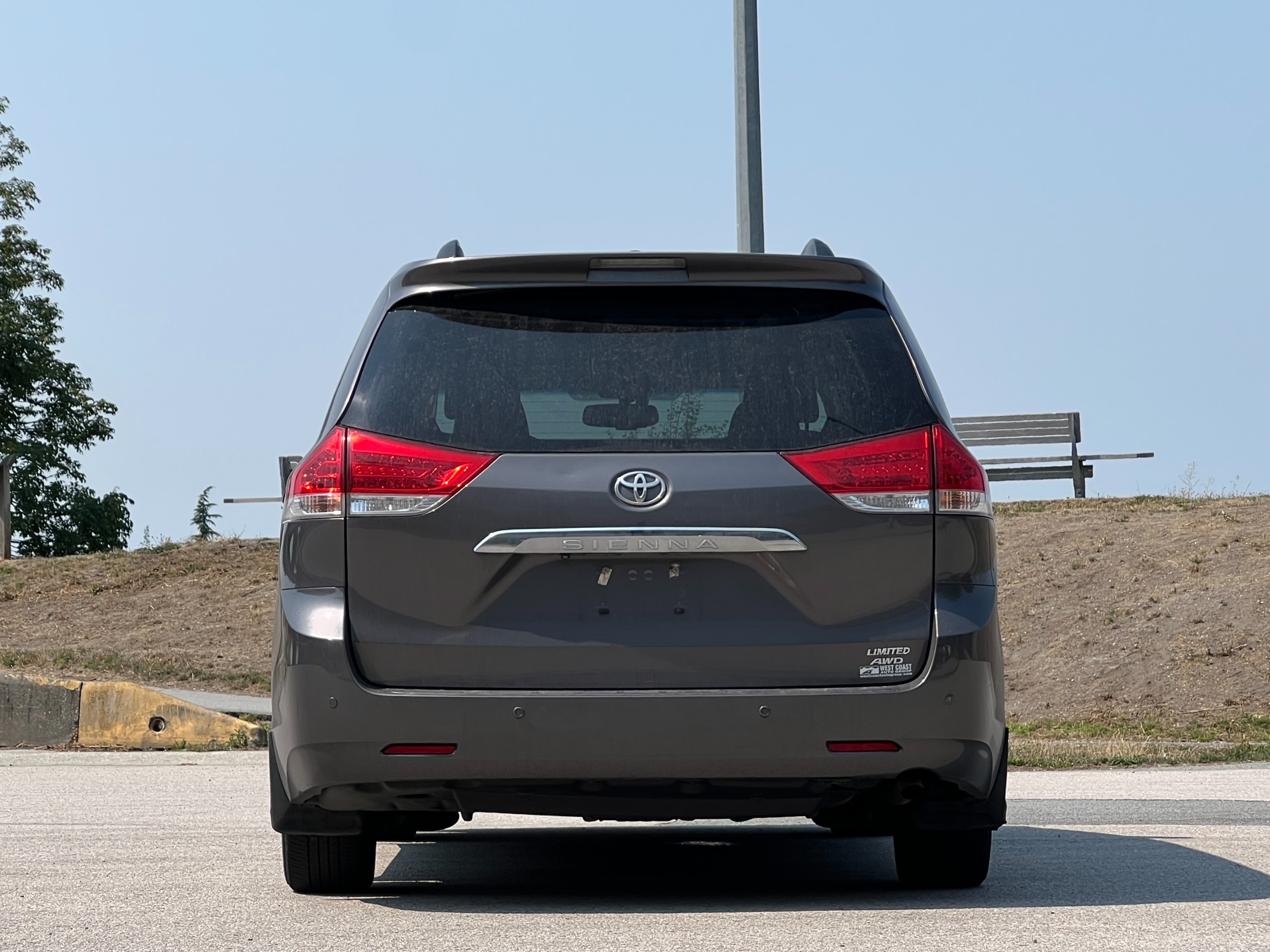 2011 Toyota Sienna limited AWD | BC Local - Image 7