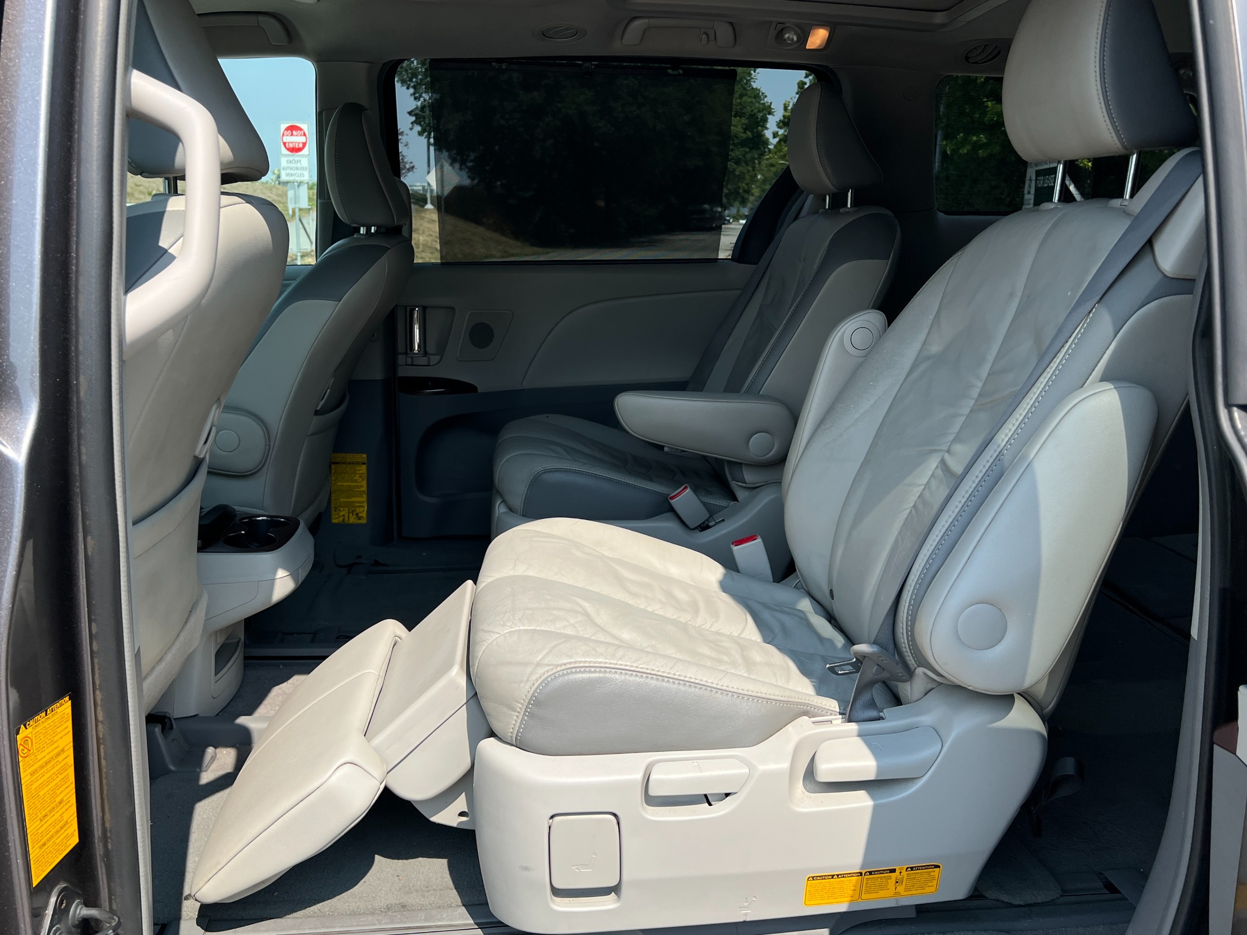 2011 Toyota Sienna limited AWD | BC Local - Image 16