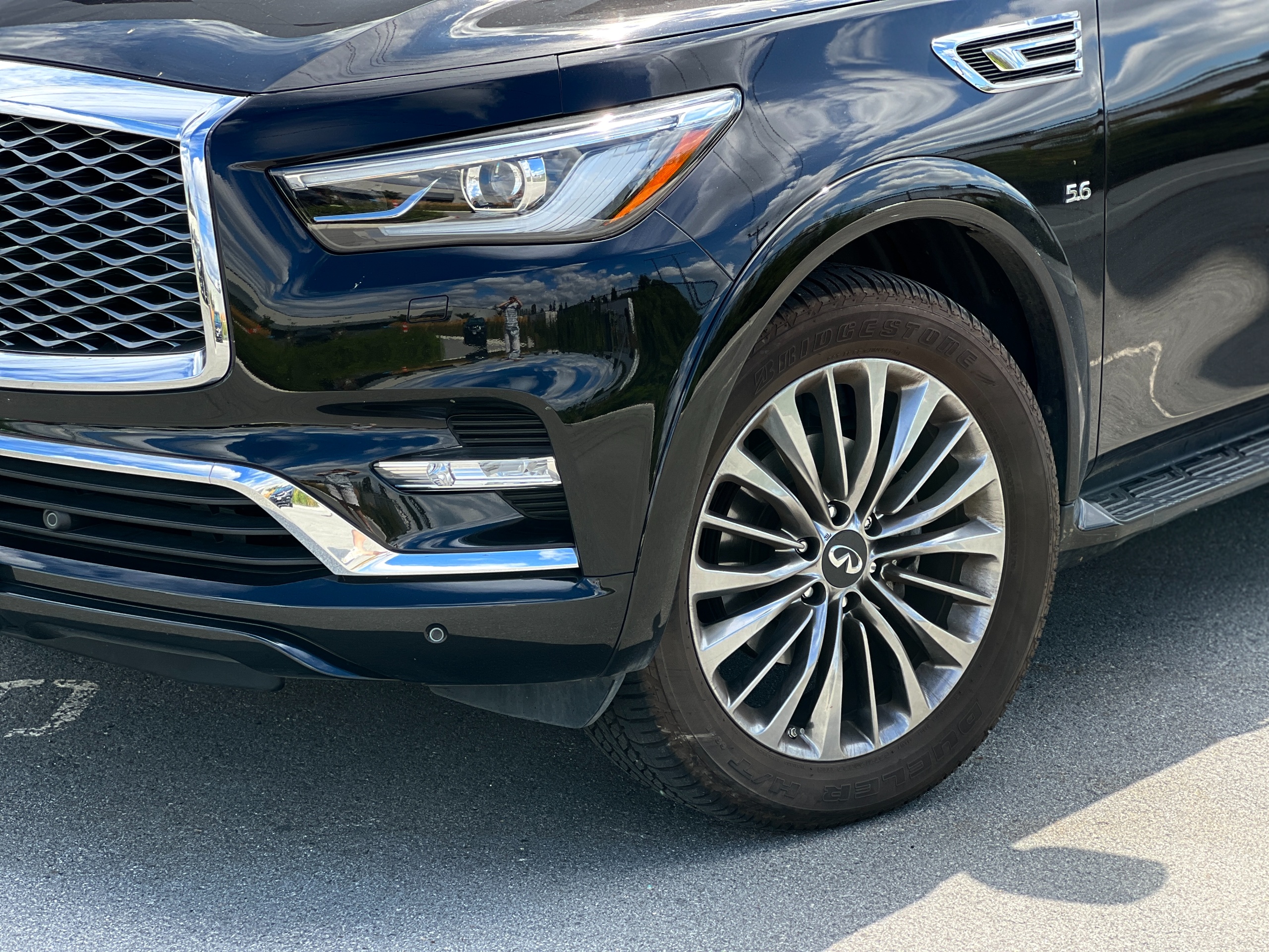 2019 Infiniti QX80 LUXE - Image 3