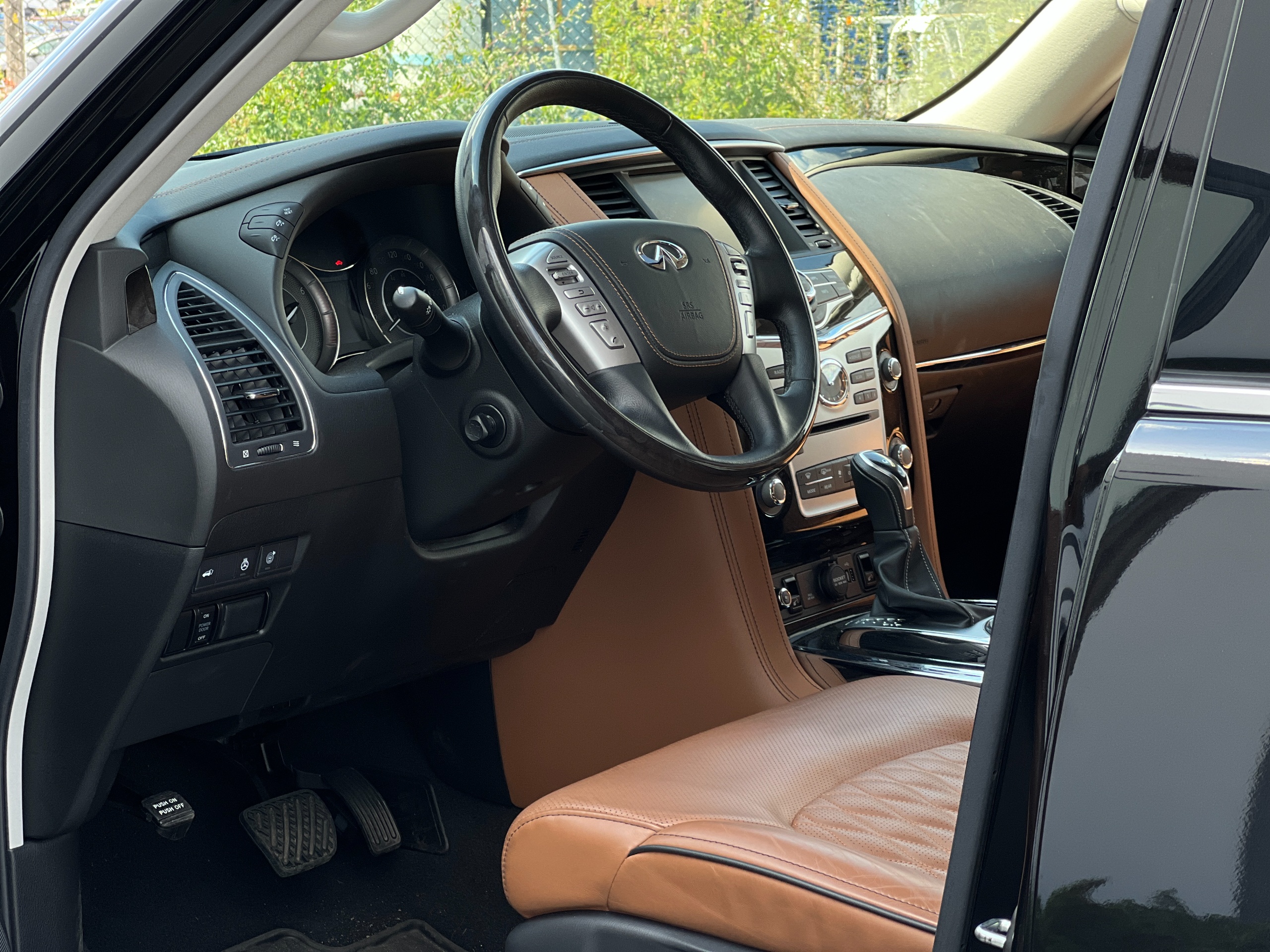 2019 Infiniti QX80 LUXE - Image 9