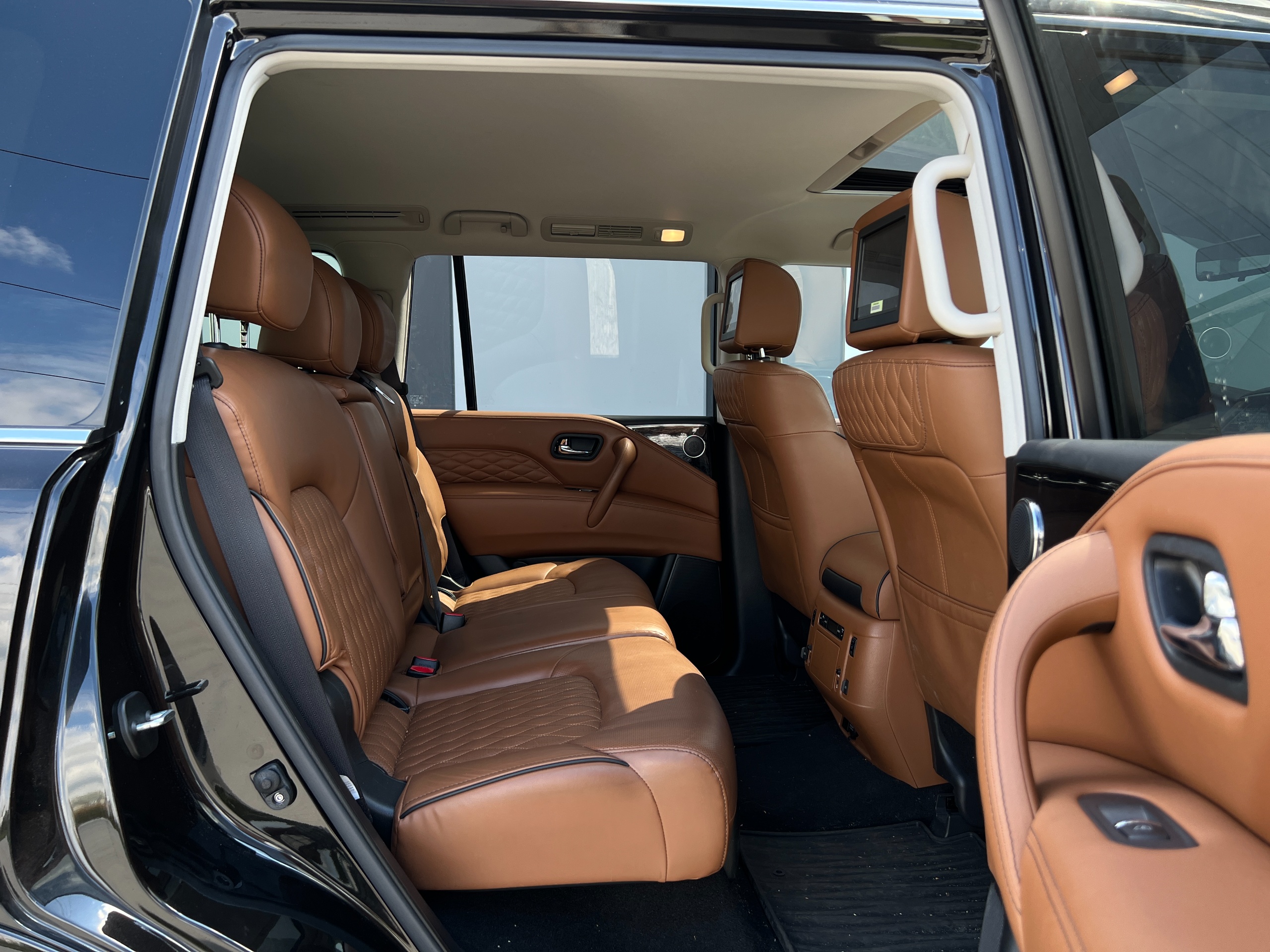 2019 Infiniti QX80 LUXE - Image 15