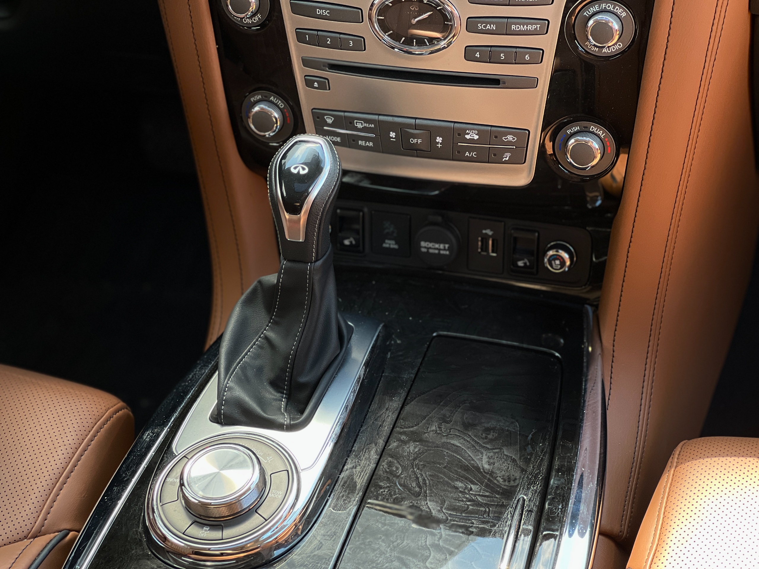 2019 Infiniti QX80 LUXE - Image 12