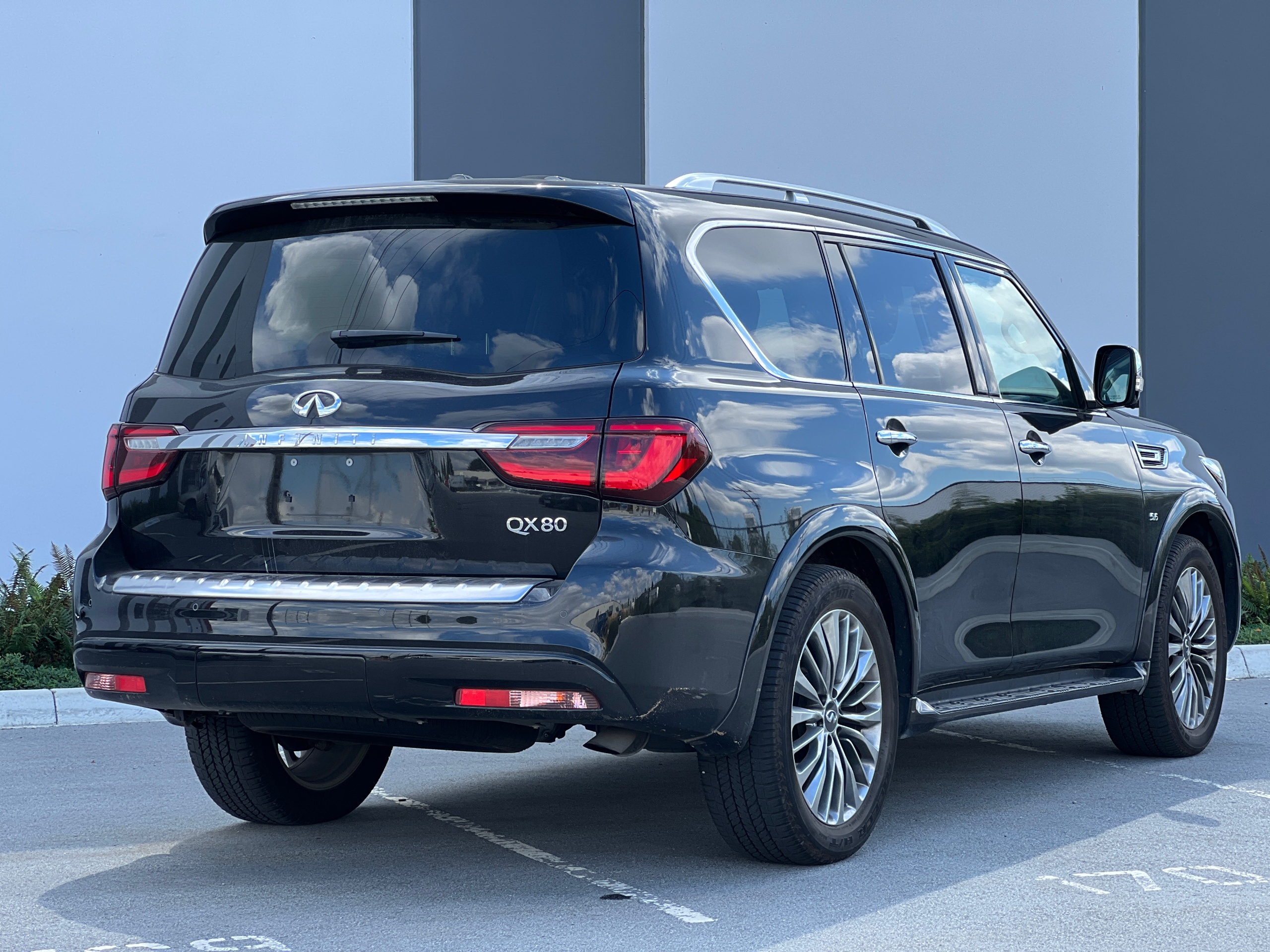 2019 Infiniti QX80 LUXE - Image 6