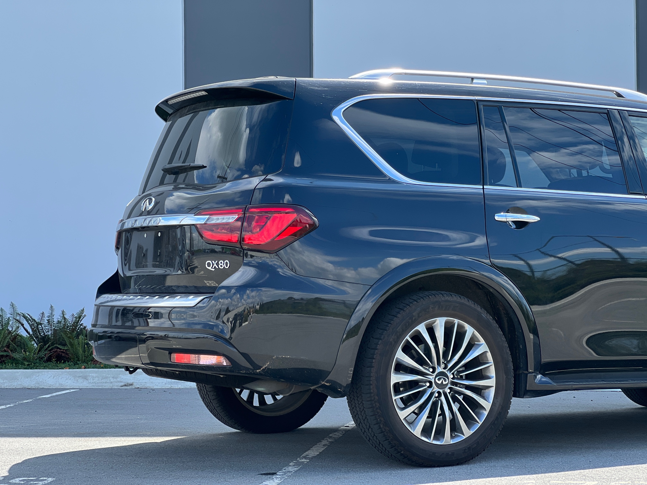 2019 Infiniti QX80 LUXE - Image 7