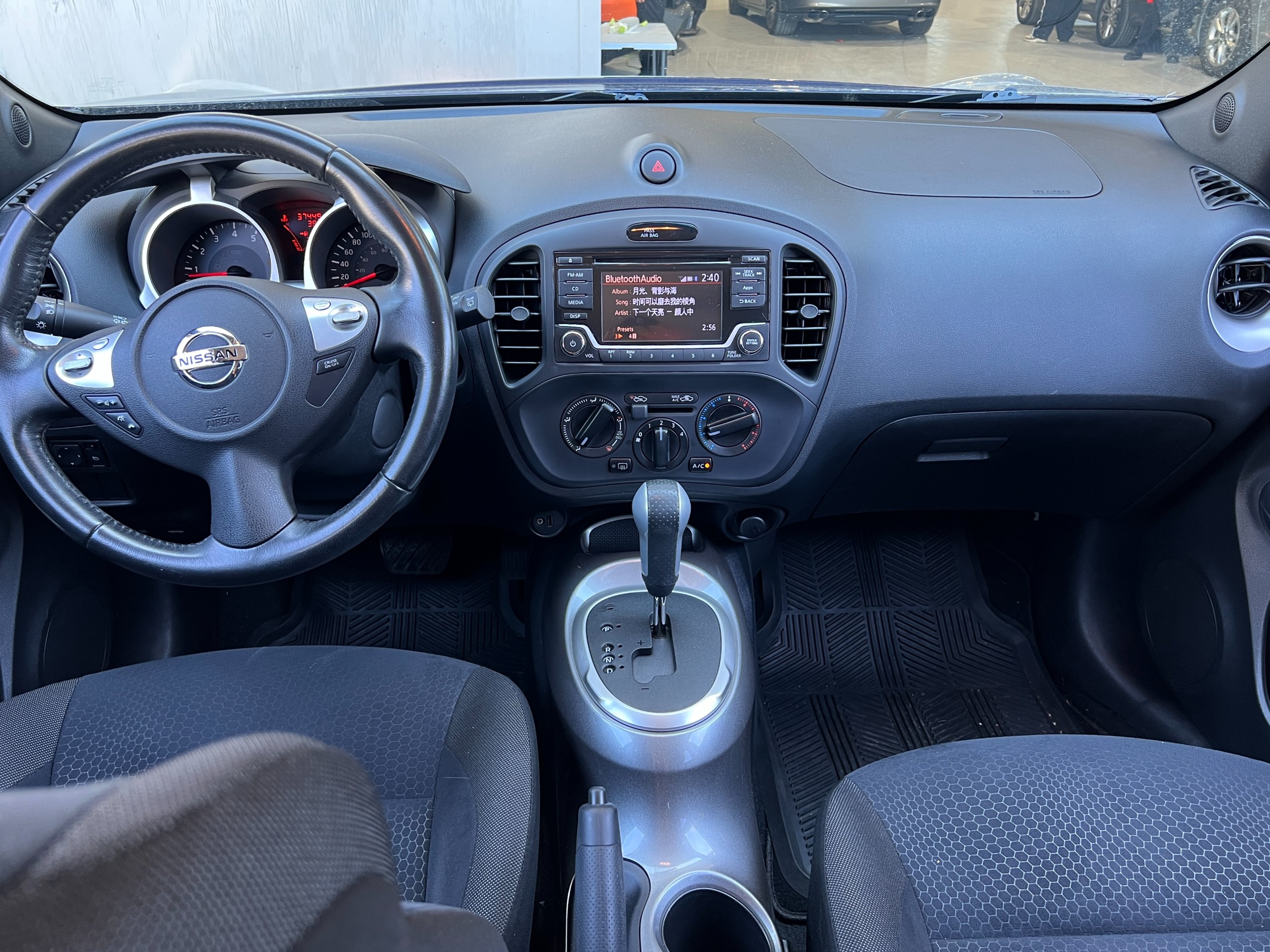 2015 Nissan juke sv|No accident | BC Local - Image 10