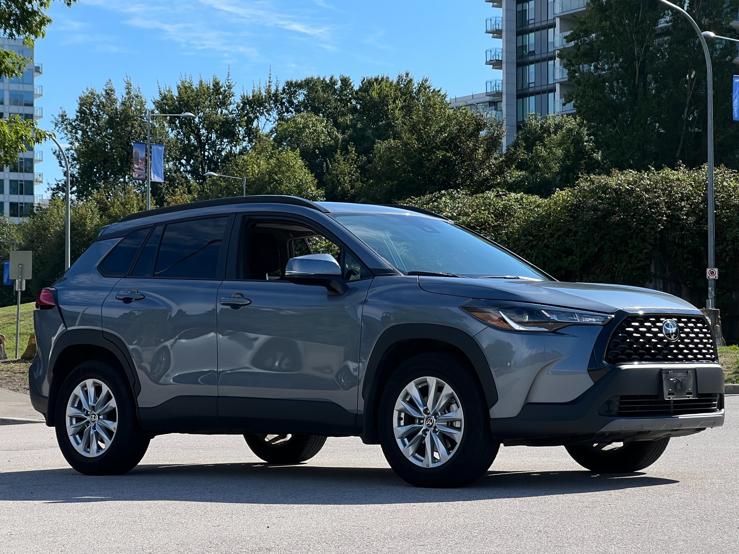 2022 Toyota Corolla Cross LE AWD | No accident | BC Local - Image 2