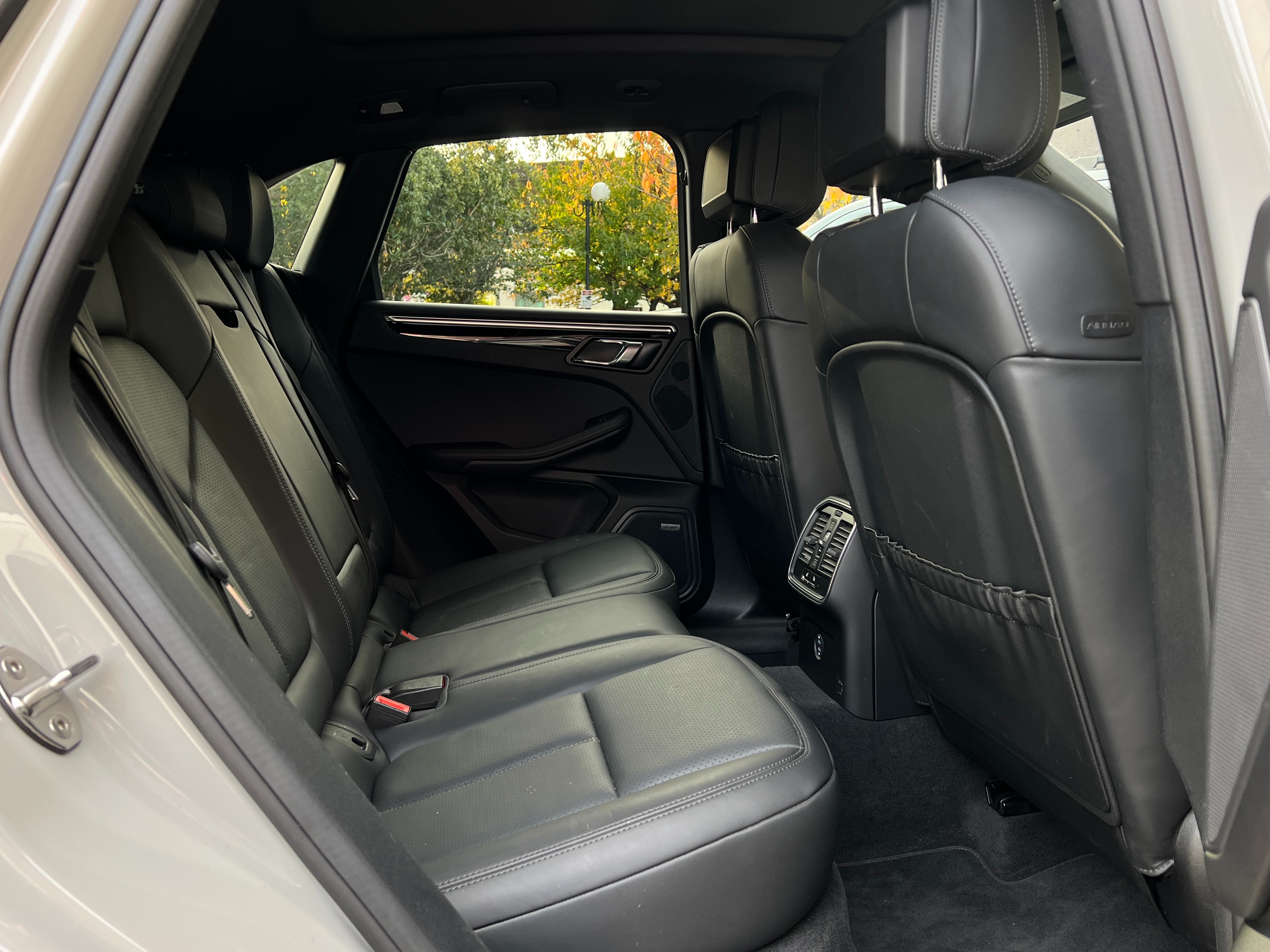 2020 Porsche Macan s | no accident | one owner | bc local - Image 17