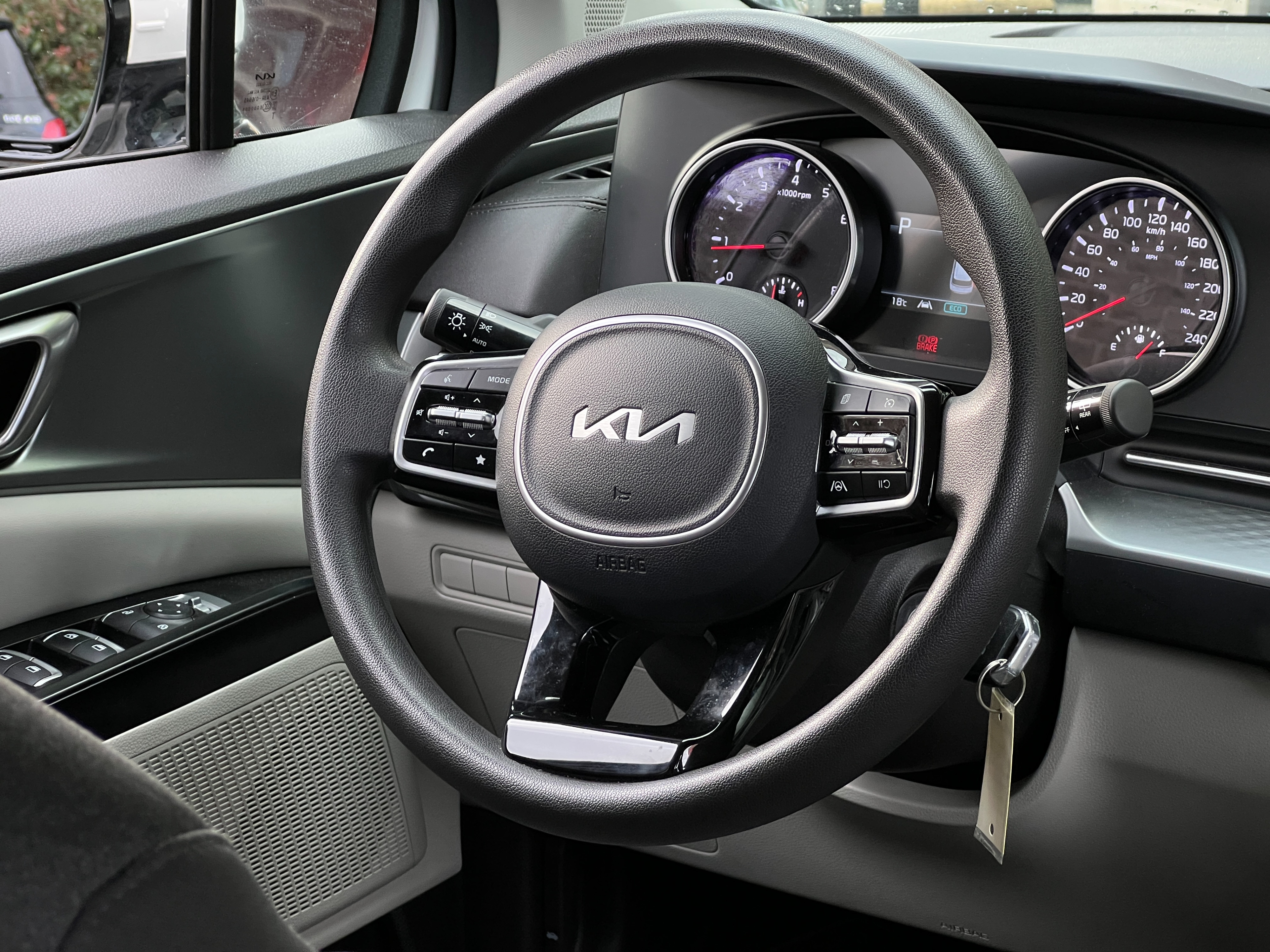 2023 Kia carnival lx 8 seaters | no accident - Image 13