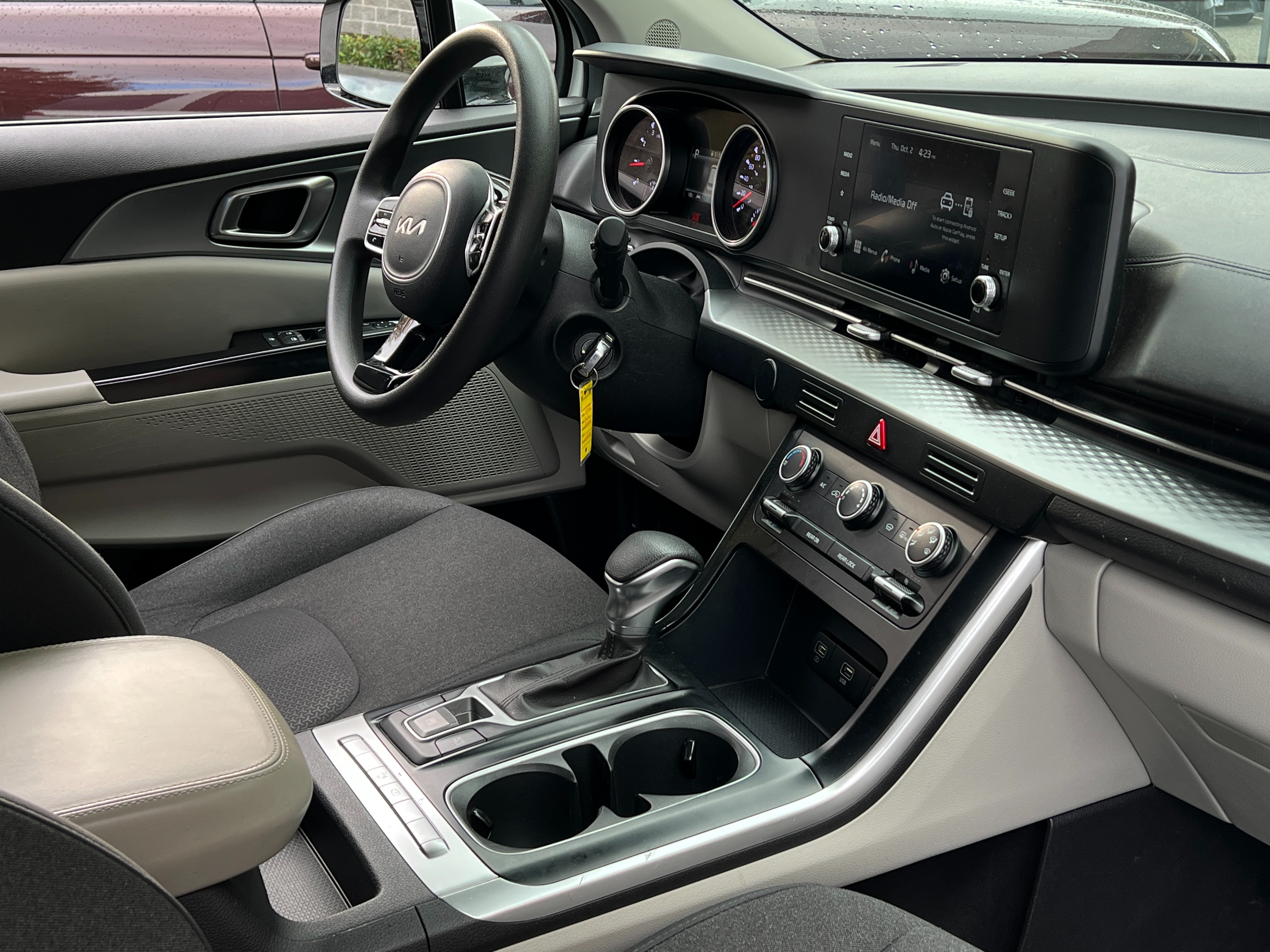 2023 Kia carnival lx 8 seaters | no accident - Image 10