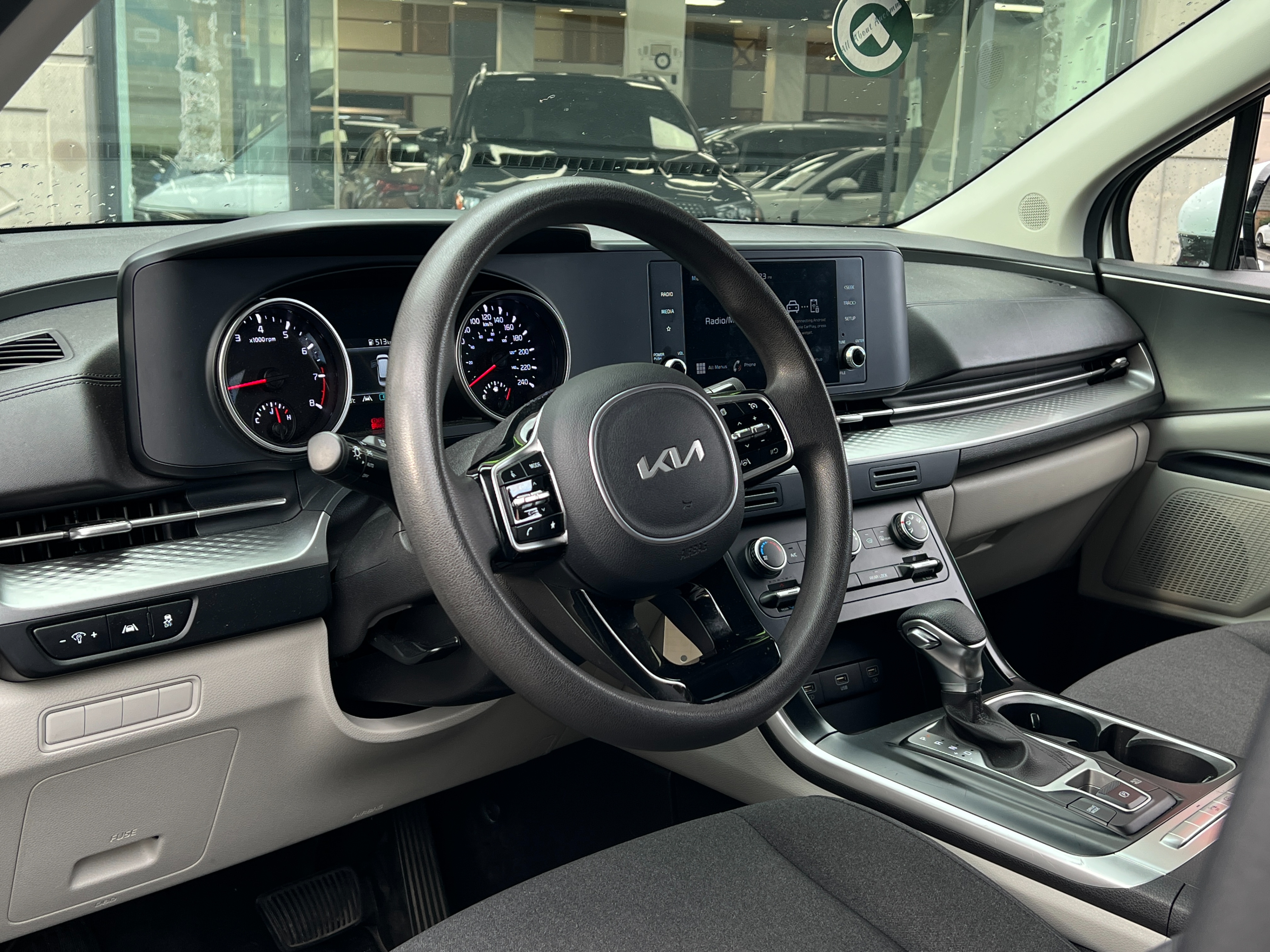 2023 Kia carnival lx 8 seaters | no accident - Image 8